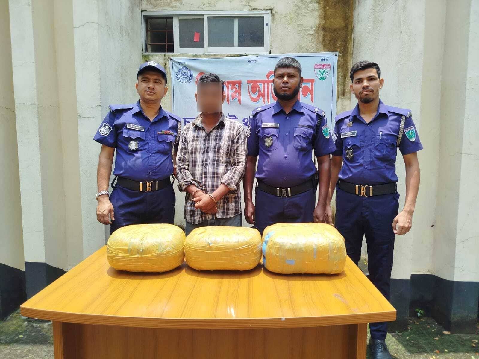 চুনারুঘাটে পুলিশের বিশেষ অভিযান: ৯ কেজি গাঁজাসহ মাদক কারবারি গ্রেপ্তার, পিকআপ জব্দ