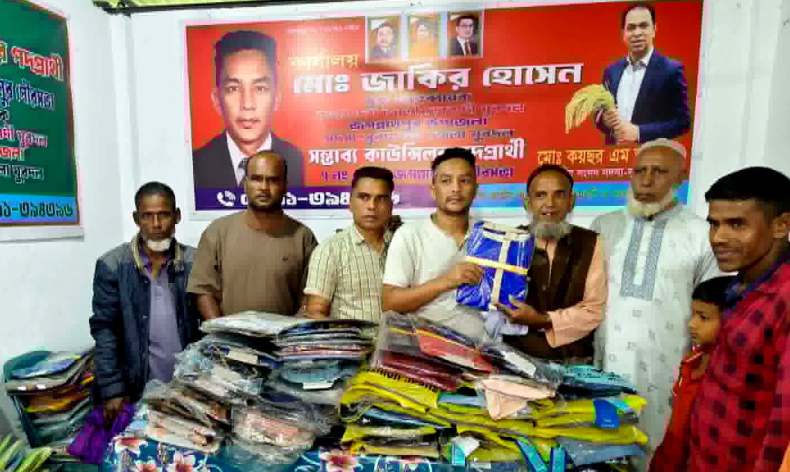 ঈদুল আযহা উপলক্ষে জগন্নাথপুরে কাউন্সিলর প্রার্থী জাকির হোসেনের বস্ত্র বিতরণ