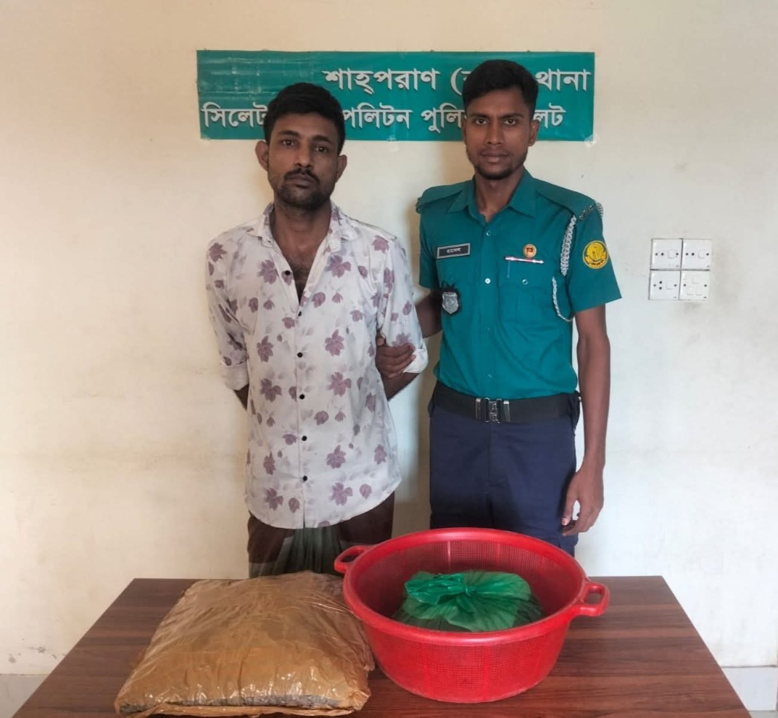 সিলেটে ৩ কেজি গাঁজাসহ মাদক ব্যবসায়ী আটক