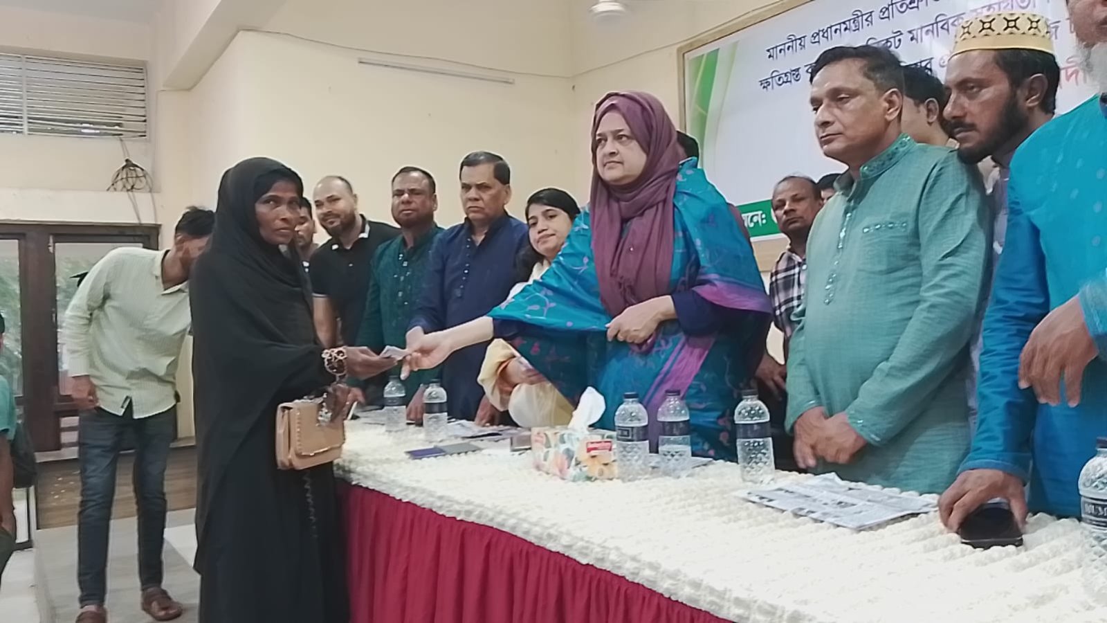 বিশ্বনাথে ক্ষতিগ্রস্ত কৃষকদের মাঝে সরকারি সহায়তা বিতরণ: ৮৩৪ পরিবার পেল চাল ও নগদ অর্থ