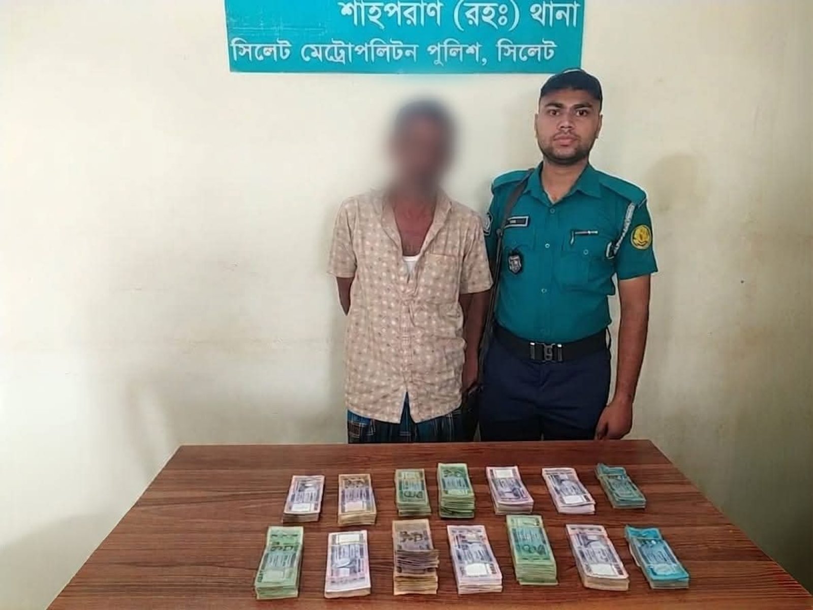 গরু ব্যবসায়ীর ১১ লাখ টাকা চুরি, কদমতলী থেকে আটক ভুয়া ক্রেতা