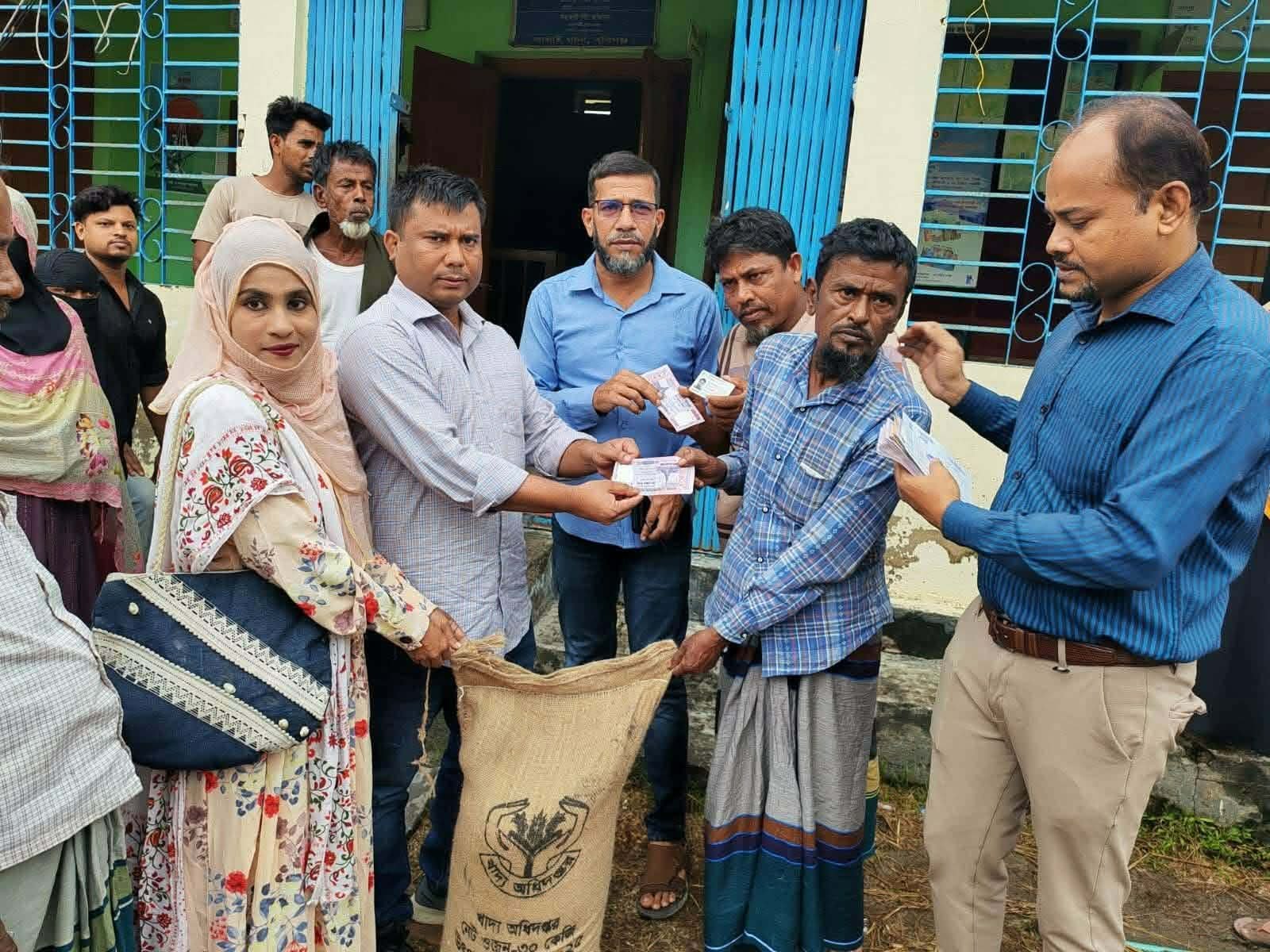 লাখাইয়ে হাওর অঞ্চলের ক্ষতিগ্রস্ত কৃষকদের মাঝে মানবিক সহায়তা বিতরণ