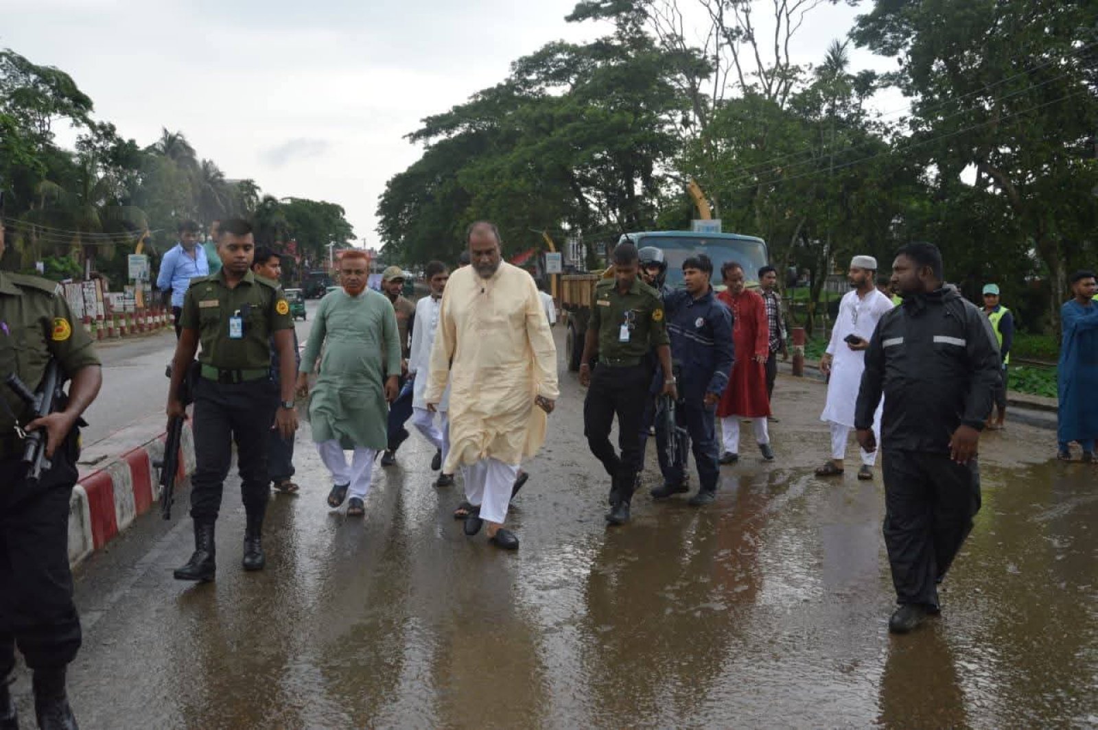 কোরবানির বর্জ্য অপসারণ কার্যক্রম পরিদর্শনে সিসিক প্রশাসক: ৮ ঘণ্টায় নগরী পরিচ্ছন্ন করার লক্ষ্য
