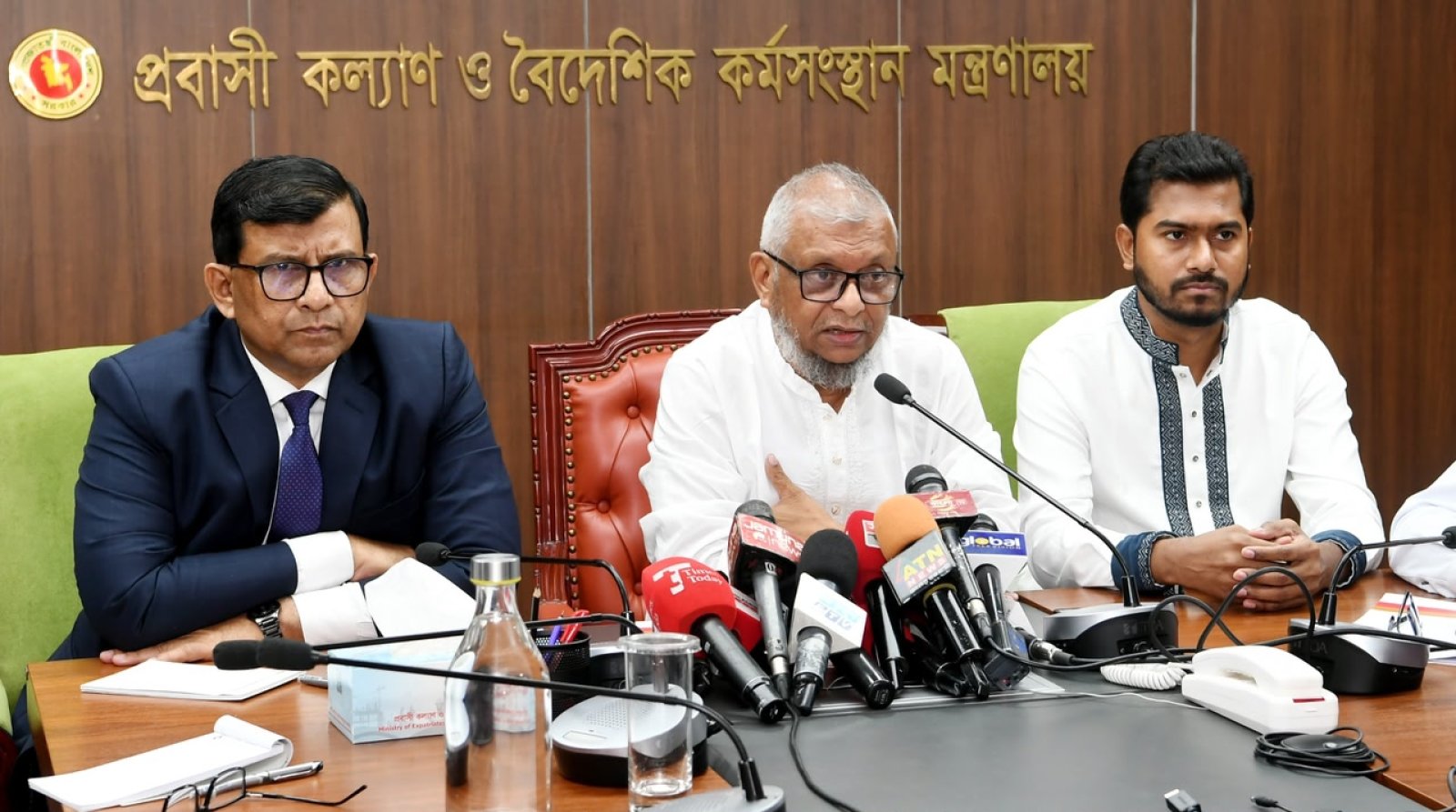 প্রবাসীদের অভিযোগ নিষ্পত্তিতে ‘অভিযোগ সেল’ গঠন, ৬ মাসে দৃশ্যমান পরিবর্তনের ঘোষণা মন্ত্রীর
