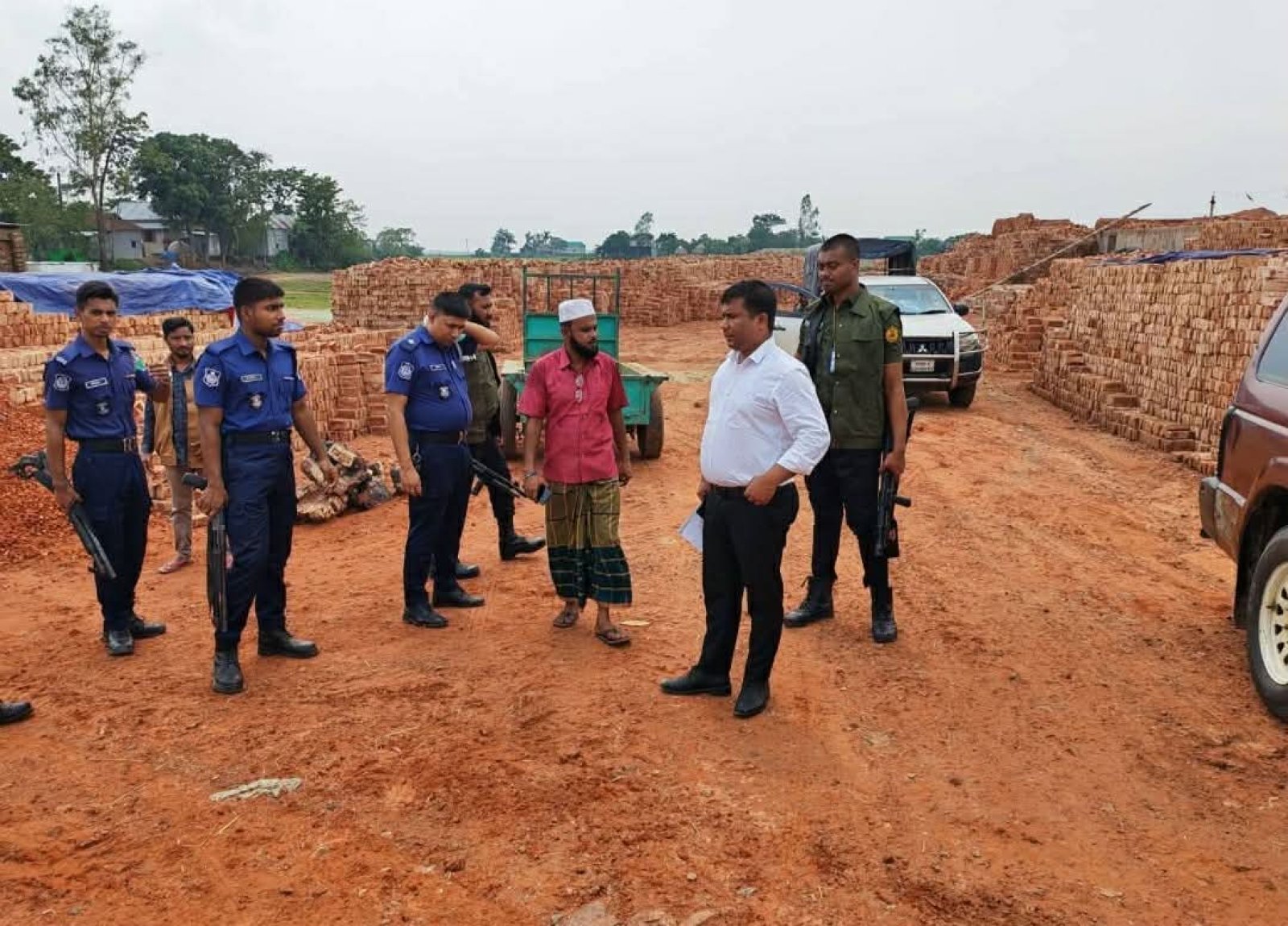 লাখাইয়ে লাইসেন্সবিহীন ২ ইটভাটায় মোবাইল কোর্টের অভিযান, ৬ লাখ টাকা জরিমানা