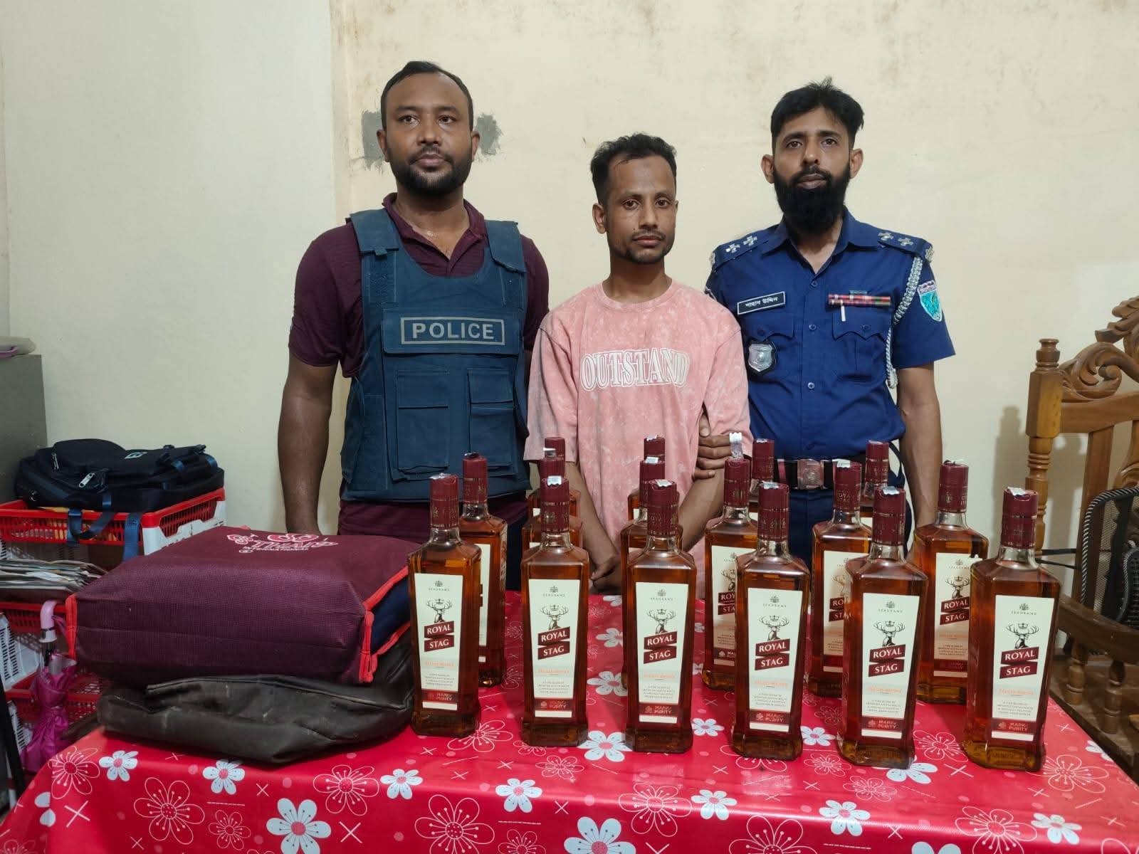 গোয়াইনঘাটে মাদকবিরোধী অভিযানে ১৬ বোতল বিদেশি মদসহ এক ব্যক্তি গ্রেফতার