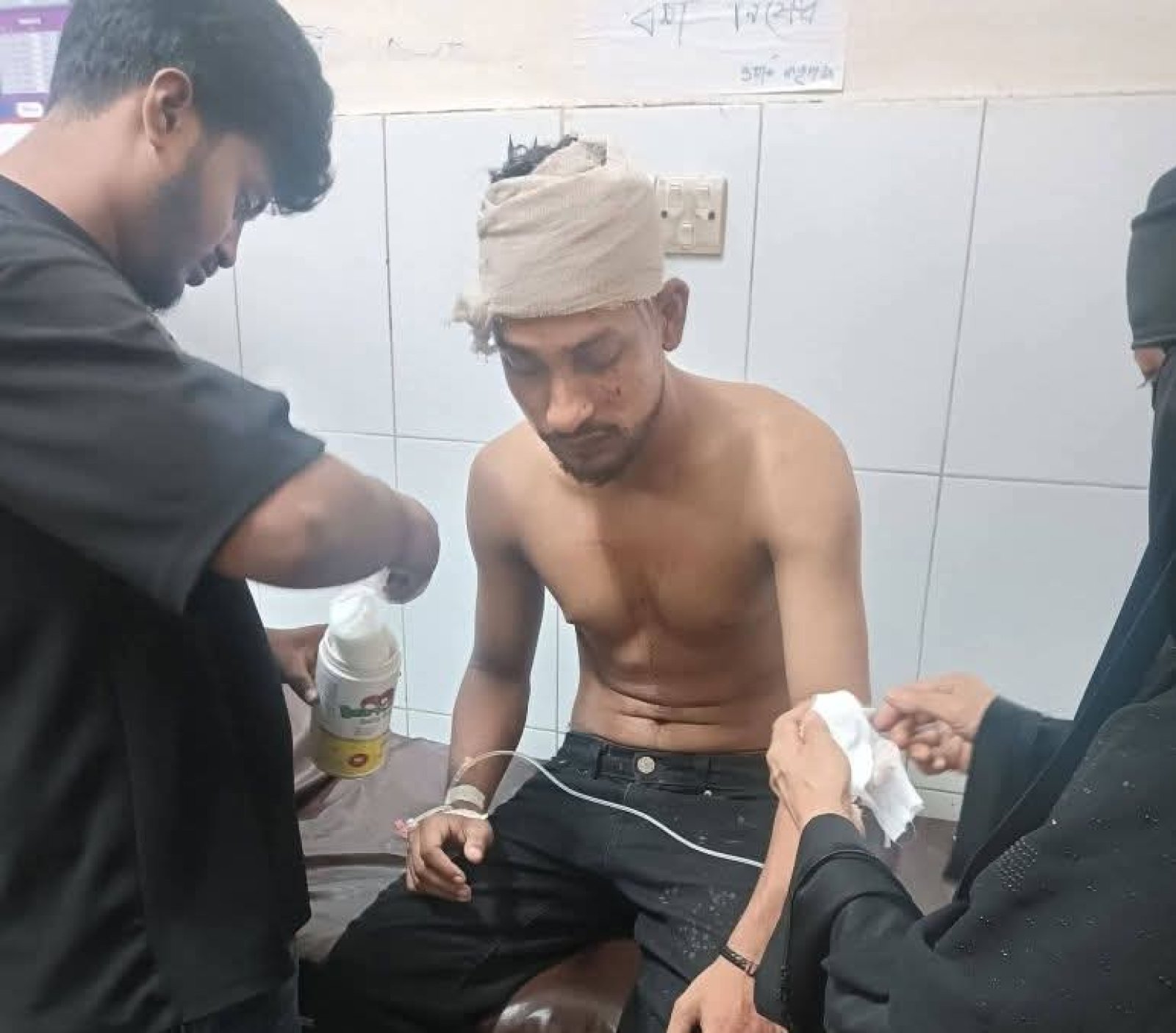 ছাতকে দাঁড়িয়ে থাকা বাসে মোটরসাইকেলের ধাক্কা, দুই যুবক গুরুতর আহত