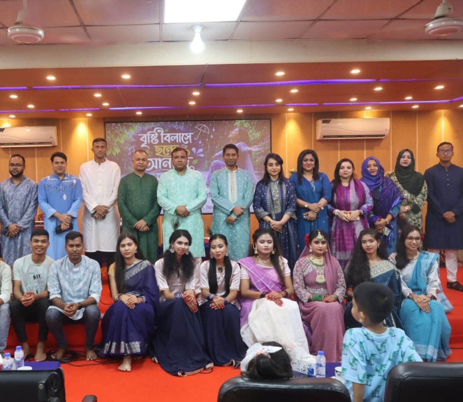 বর্ষা উদযাপনে সিলেট মেট্রোপলিটন পুলিশে সাংস্কৃতিক সন্ধ্যা “বৃষ্টি বিলাসে ছন্দে আনন্দে” অনুষ্ঠিত