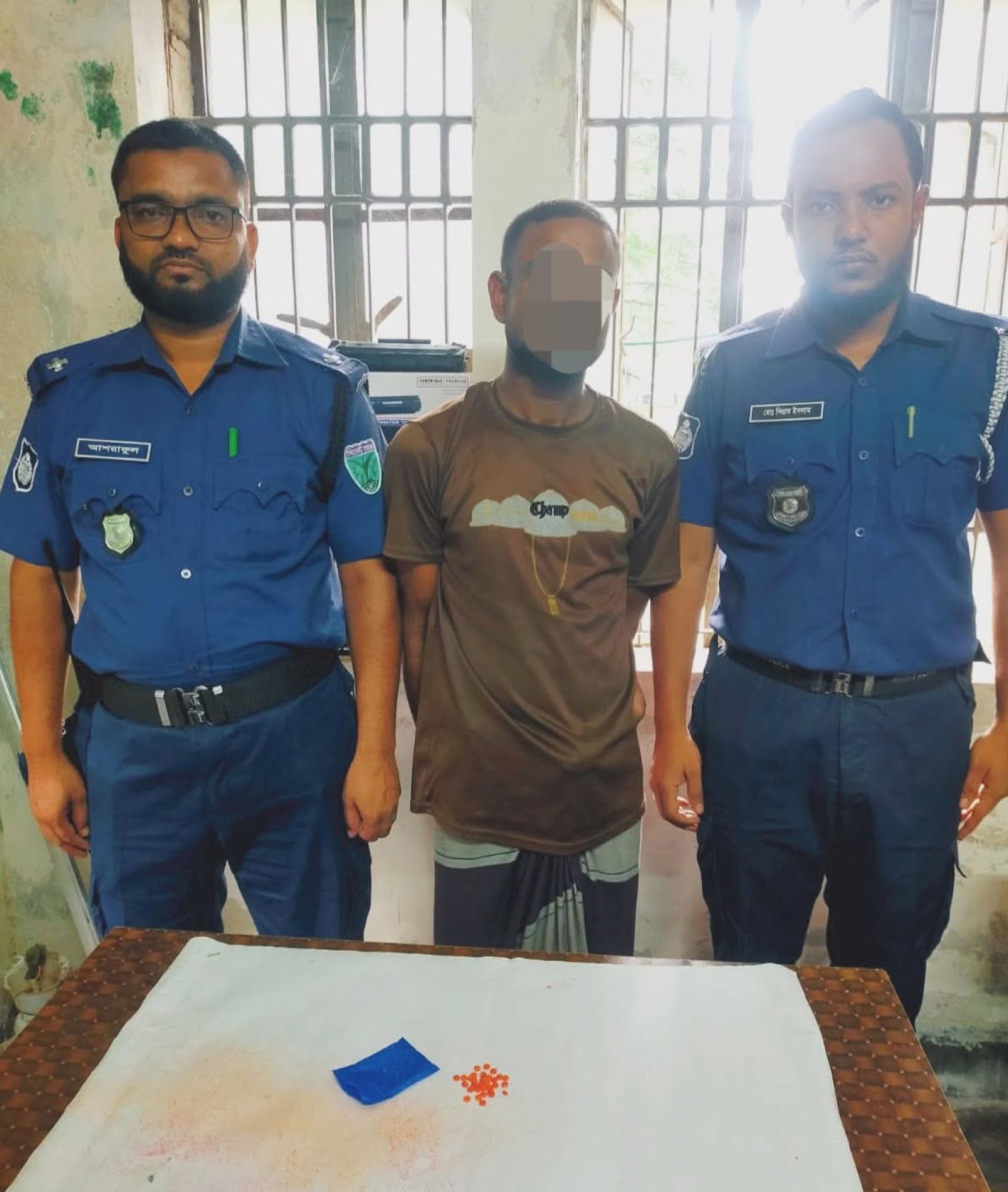 জকিগঞ্জে পুলিশের অভিযানে ৩০ পিস ইয়াবাসহ মাদক ব্যবসায়ী গ্রেফতার
