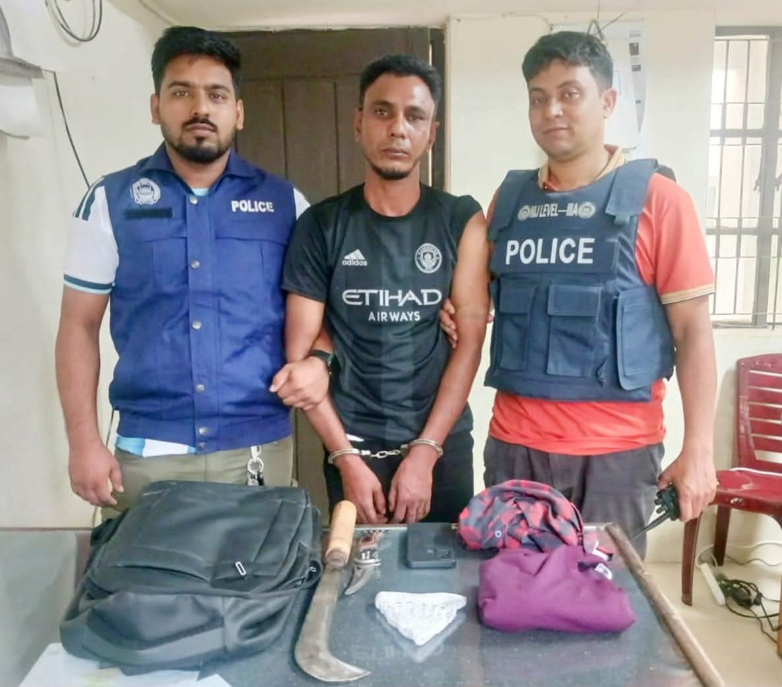 নবীগঞ্জে দুই শিক্ষিকার স্বর্ণালঙ্কার ছিনতাইয়ে দেশীয় অস্ত্রসহ একজন গ্রেফতার