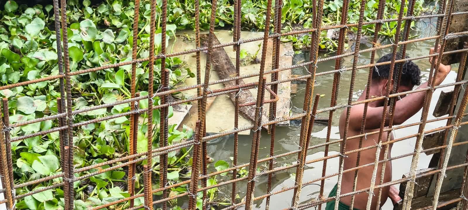 শাল্লার মডেল মসজিদ নির্মাণে অনিয়মের অভিযোগ, প্রকৌশলী ছাড়াই চলছে কাজ