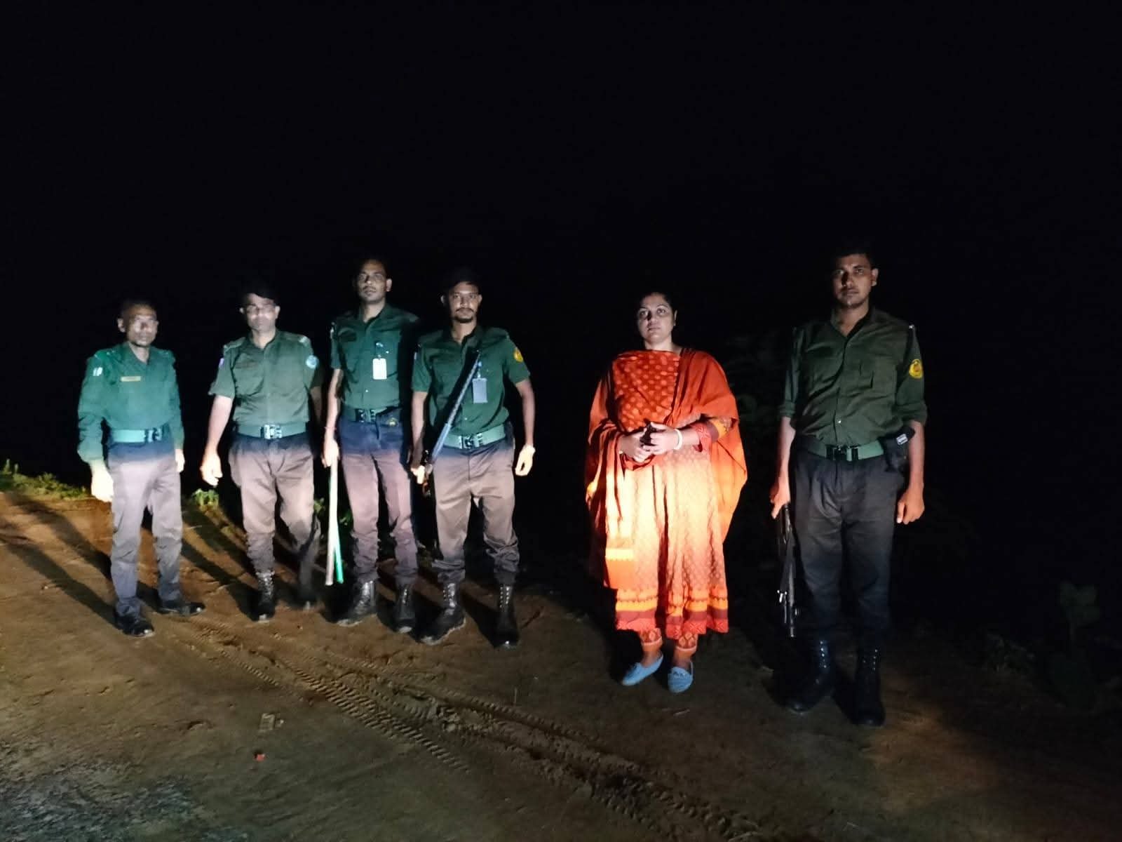 জৈন্তাপুরে মোবাইল কোর্টের অভিযান: অবৈধ বালু উত্তোলনের দায়ে ফেলুডার ও বালুবাহী ট্রাক জব্দ