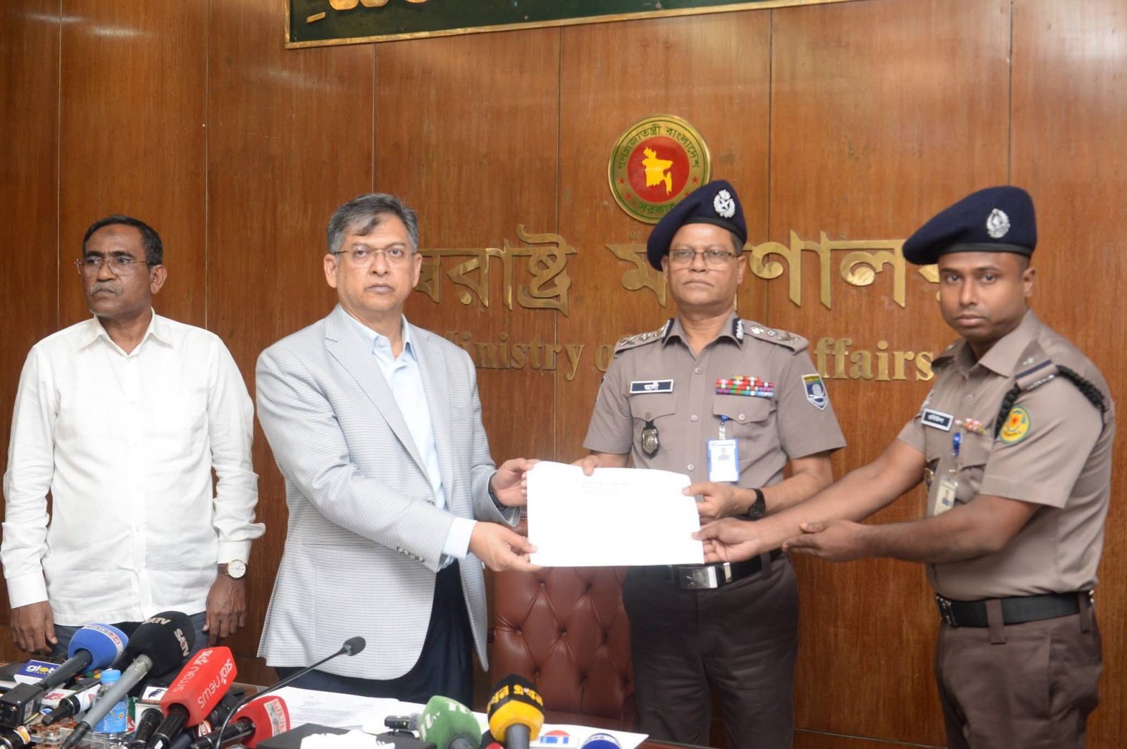 বেনজীর আহমেদকে দেশে ফিরিয়ে আনার প্রক্রিয়া দ্রুতগতিতে এগোচ্ছে: স্বরাষ্ট্রমন্ত্রী