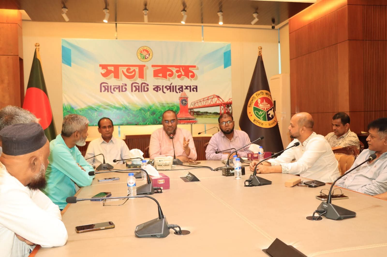 জলাবদ্ধতা ও বর্জ্যমুক্ত সবুজ নগর গড়াই লক্ষ্য: ঠিকাদারদের কাজ ফেলে না রাখার নির্দেশ সিসিক প্রশাসকের