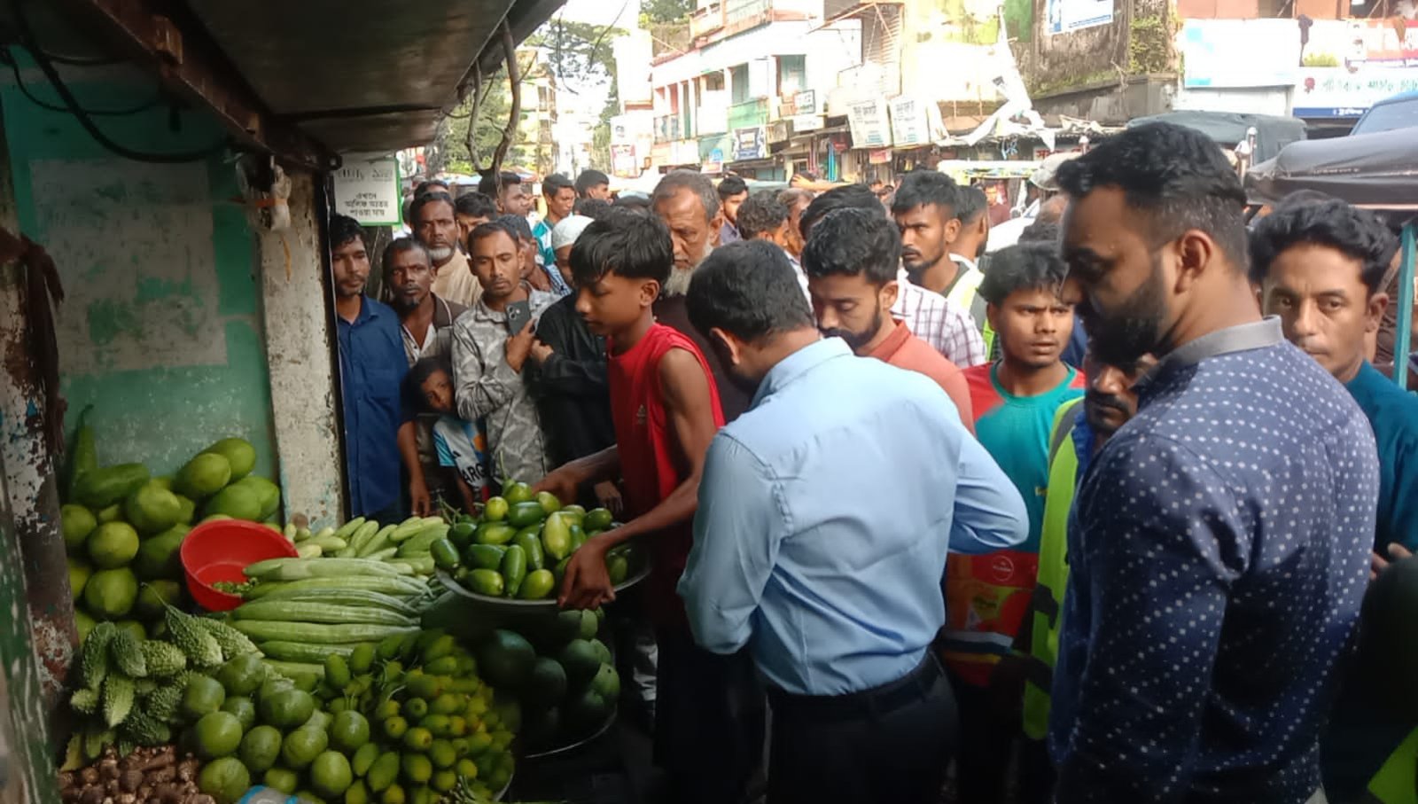 ছাতক পৌর শহরে অবৈধ দখলের বিরুদ্ধে অভিযান, ১২ প্রতিষ্ঠানে জরিমানা