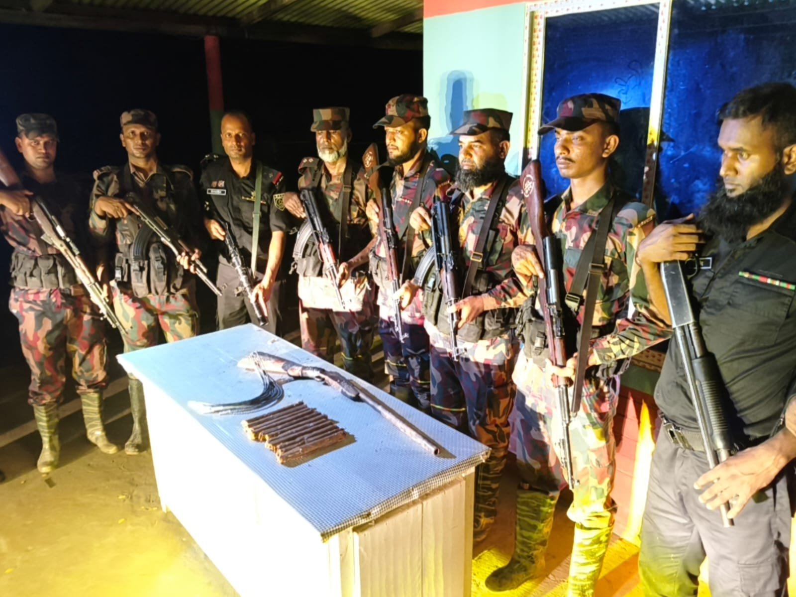 জকিগঞ্জে বিজিবি-র‍্যাবের যৌথ অভিযান: ওয়ান শুটার গান, ডেটোনেটর ও বিস্ফোরক উদ্ধার