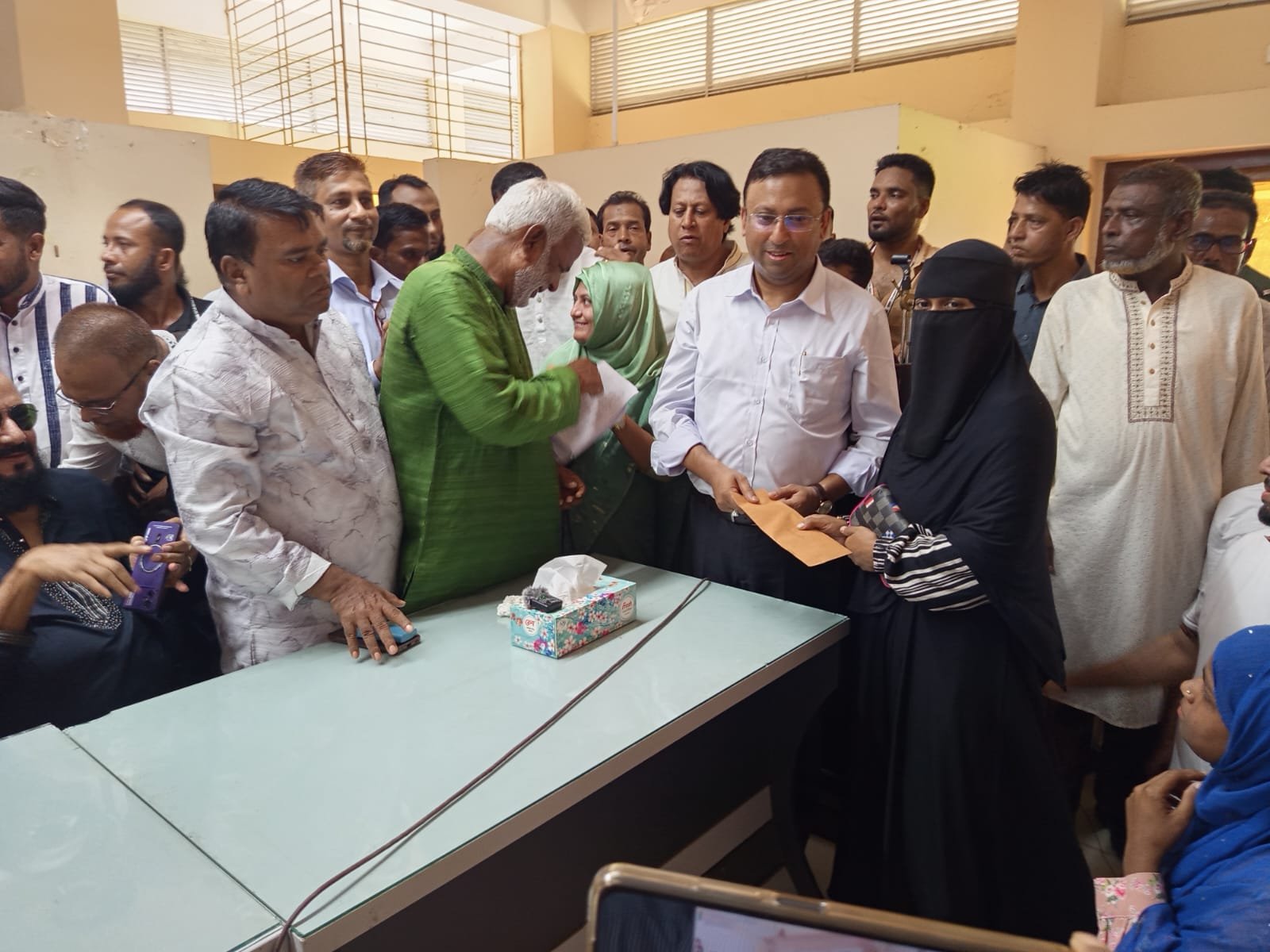 ওসমানীনগরে উন্নয়ন প্রকল্প উদ্বোধন, নগদ অর্থ বিতরণ ও বৃক্ষরোপণে প্রধানমন্ত্রীর উপদেষ্টা হুমায়ুন কবির