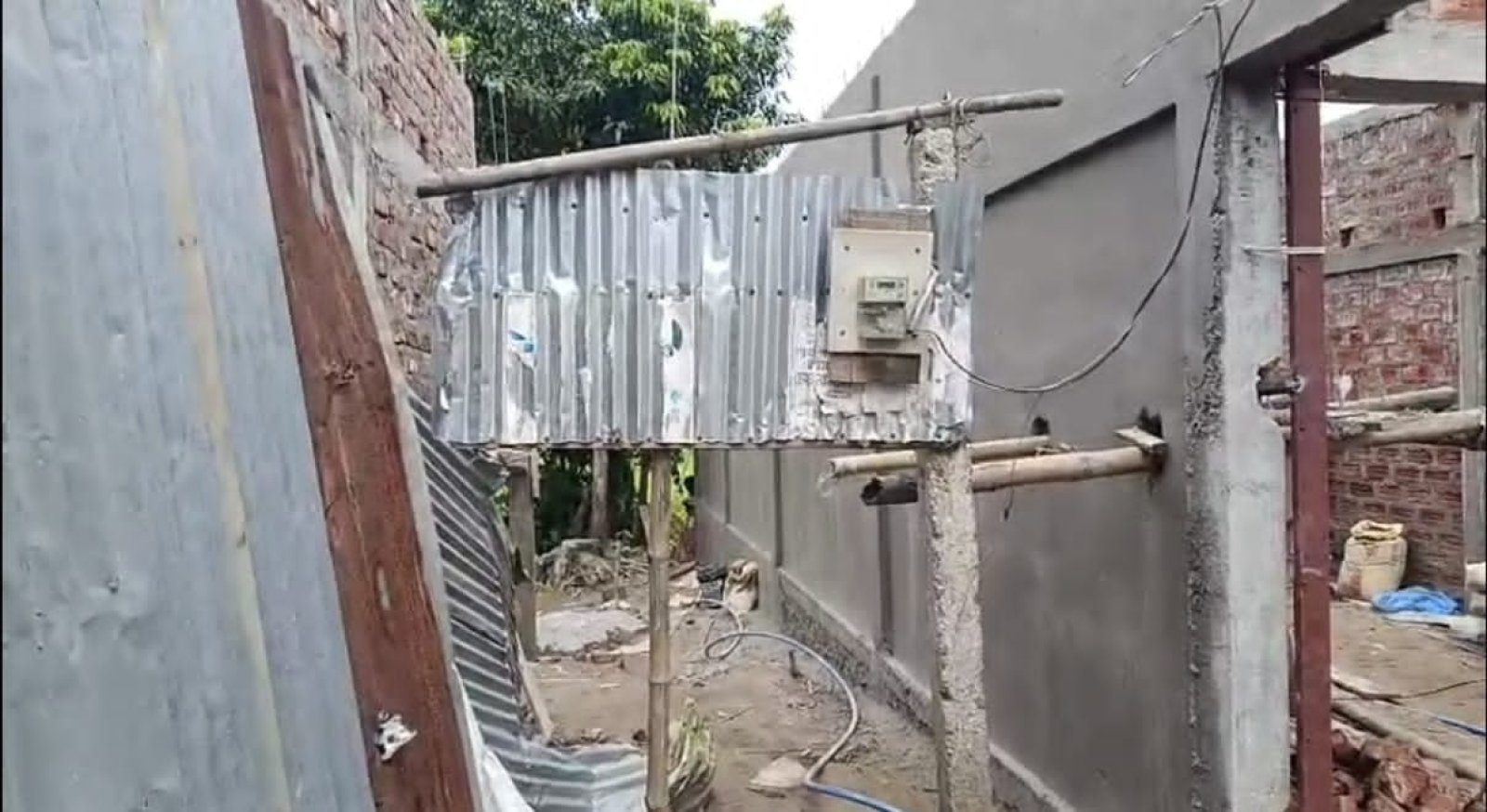 জামালগঞ্জে জমি দখলের অভিযোগ: টিনশেড দোকান ভেঙে পাকা ভবন নির্মাণ, আদালতে মামলা চলমান