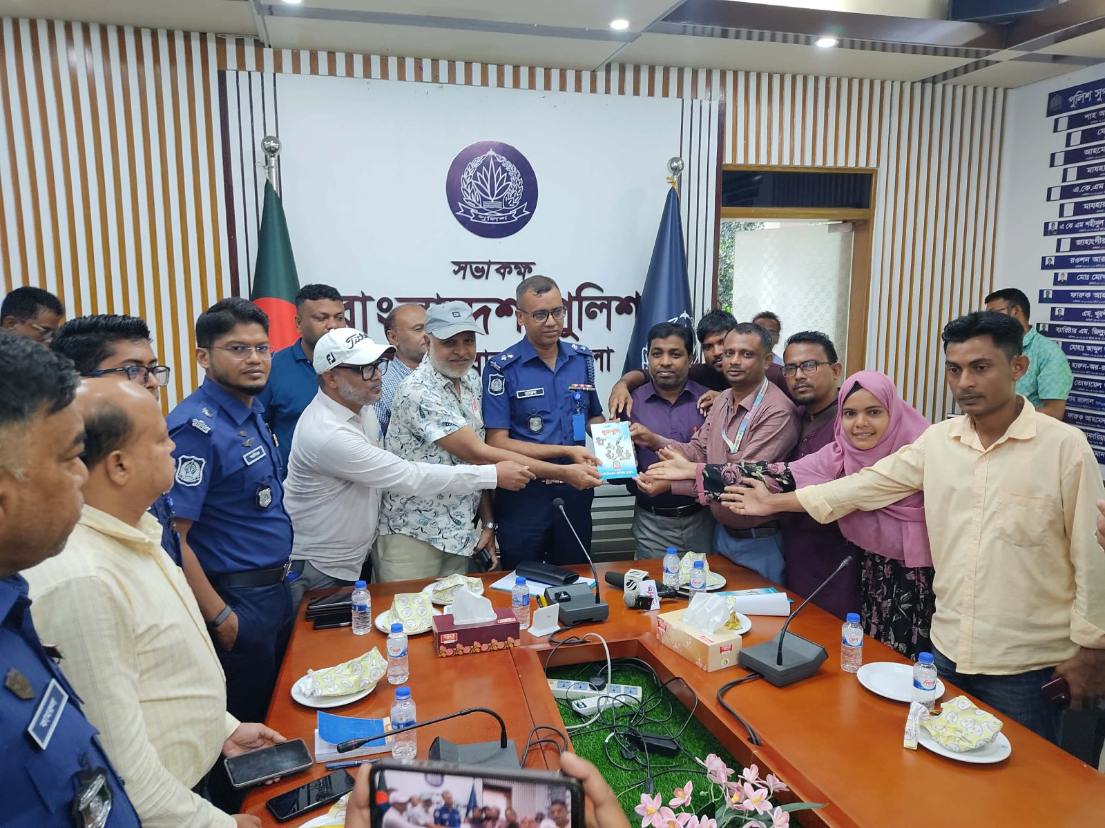 মাদকের বিরুদ্ধে কঠোর বার্তা নবাগত পুলিশ সুপারের, অনলাইন প্রেসক্লাবের সঙ্গে মতবিনিময়