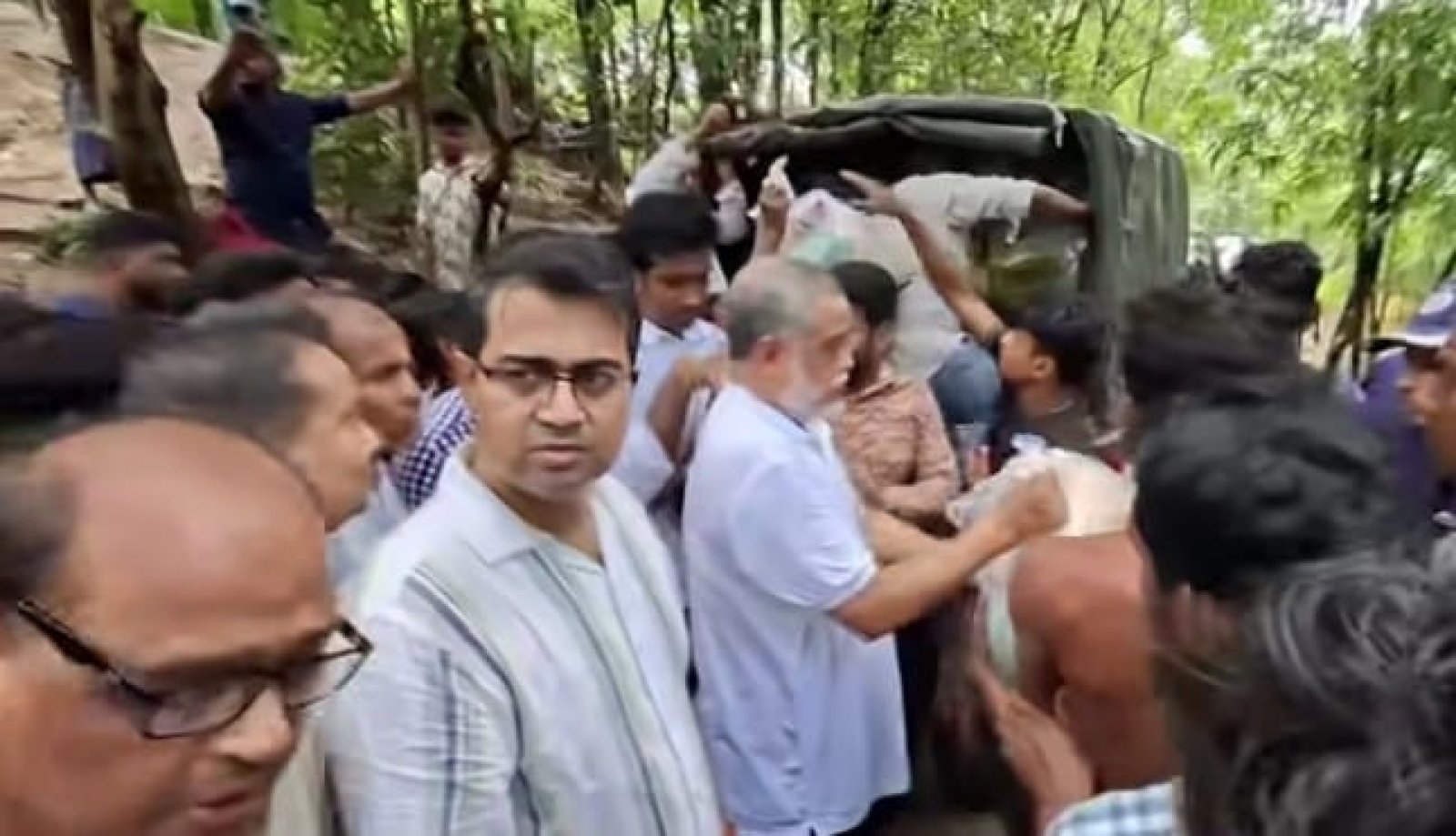 হবিগঞ্জে বাঁধ ভেঙে ভয়াবহ বন্যা, ক্ষতিগ্রস্ত এলাকা পরিদর্শনে হুইপ জি কে গউছ