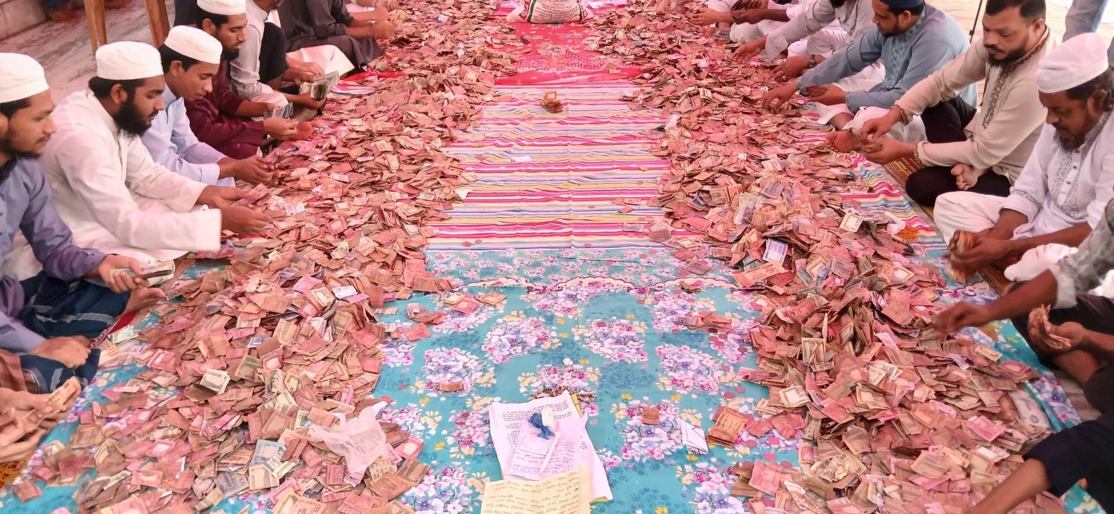 শাহজালাল (রহ.) মাজারে ১৯ দিনে জমল ৪৭ লাখ টাকা, সোনা-রূপা ও গবাদি পশুও দান করলেন ভক্তরা