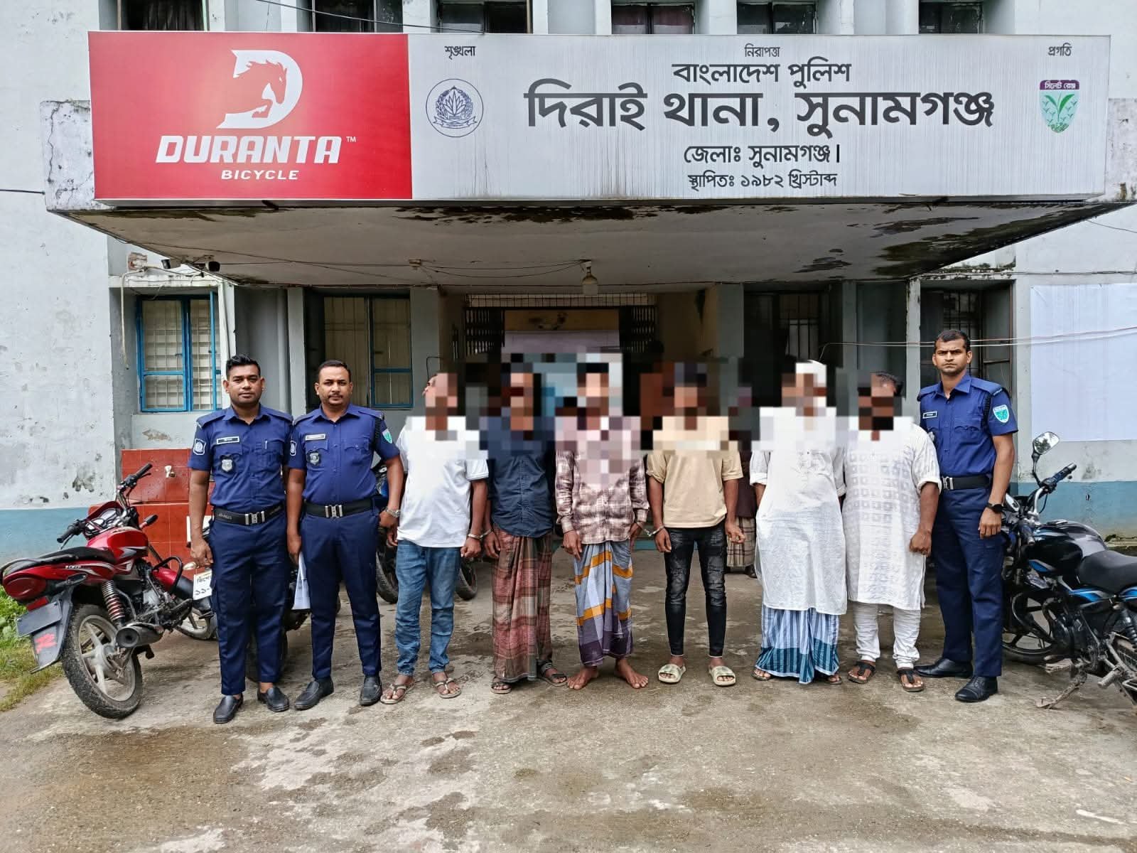 দিরাইয়ে সংঘর্ষের আগেই পুলিশের অভিযান, দেশীয় অস্ত্রসহ ৬ জন গ্রেফতার