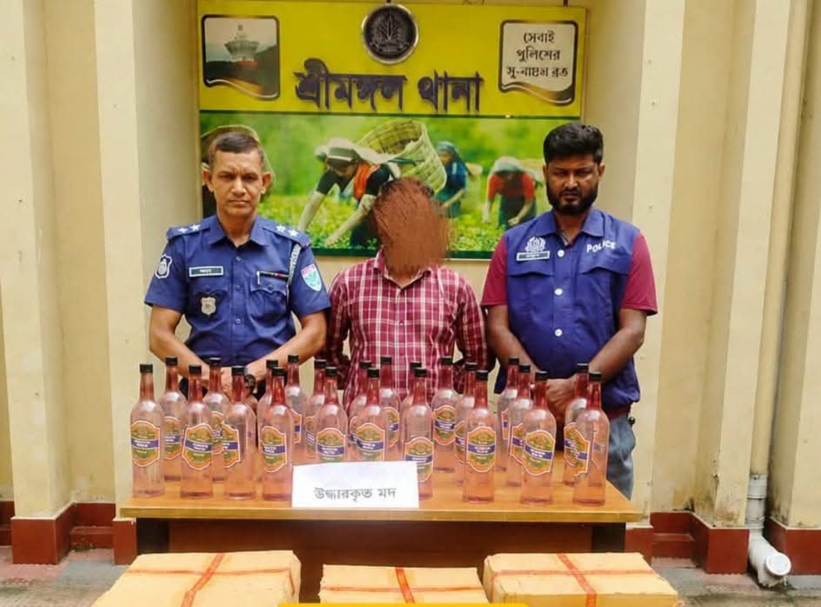 শ্রীমঙ্গলে ২০৪ বোতল দেশীয় মদসহ মাদক কারবারি গ্রেপ্তার, জব্দ সিএনজিসহ ৬ লাখ টাকার মালামাল