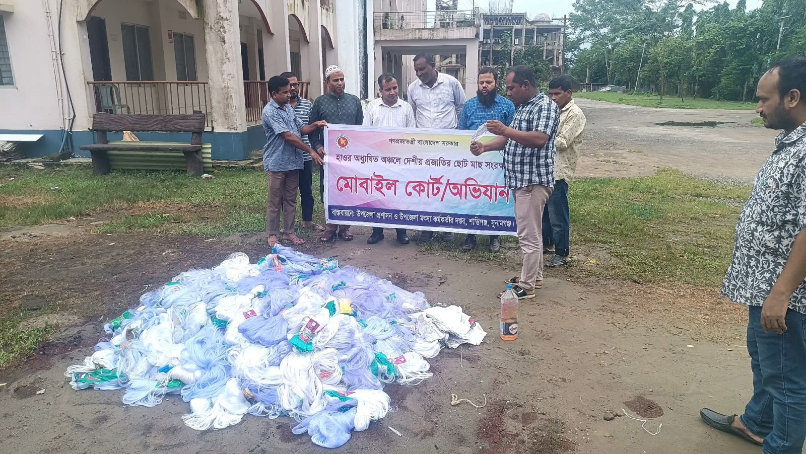 হাওরের মৎস্যসম্পদ রক্ষায় শান্তিগঞ্জে অভিযান, জব্দ ৮ লাখ টাকার কারেন্ট জাল
