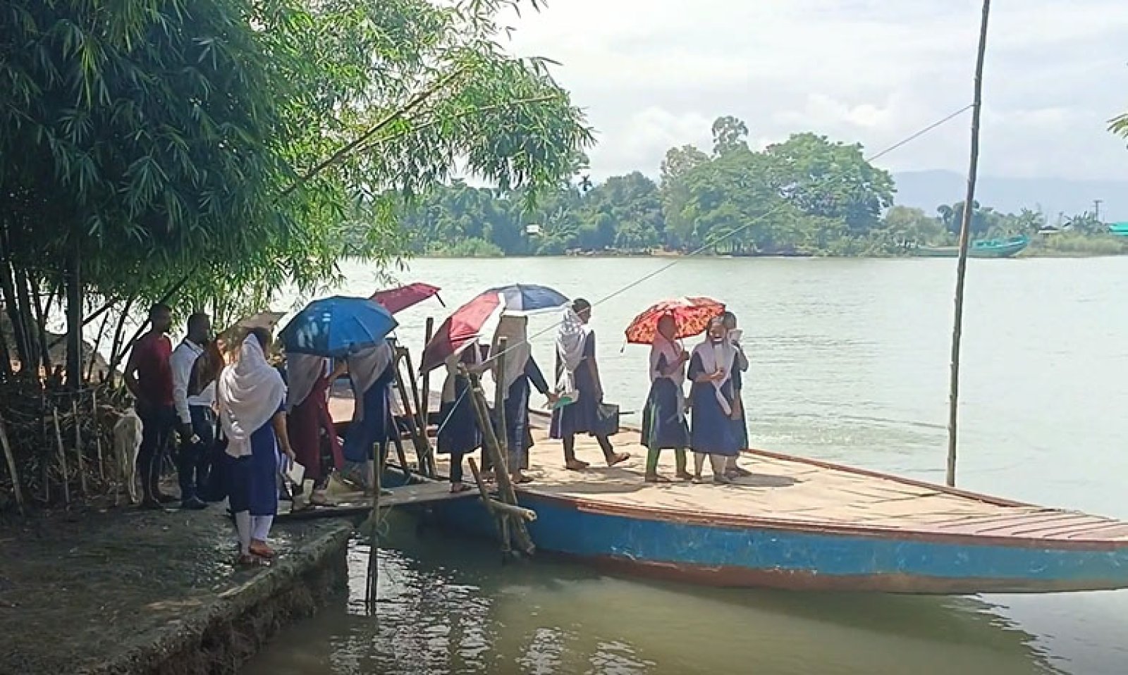ইজারা নিয়েও ফাজিলপুর খেয়াঘাটের পূর্ণ দখল পাচ্ছেন না ইজারাদার, মাহতাবপুর ঘাটে টোল আদায় নিয়ে দ্বন্দ্ব