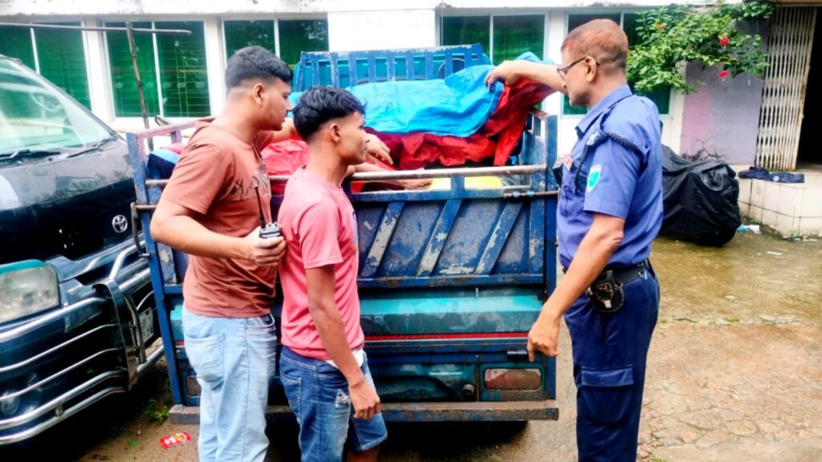 জৈন্তাপুরে চোরাচালানবিরোধী অভিযানে জব্দ ৭৫০ কেজি ভারতীয় জিরা, গ্রেপ্তার ১