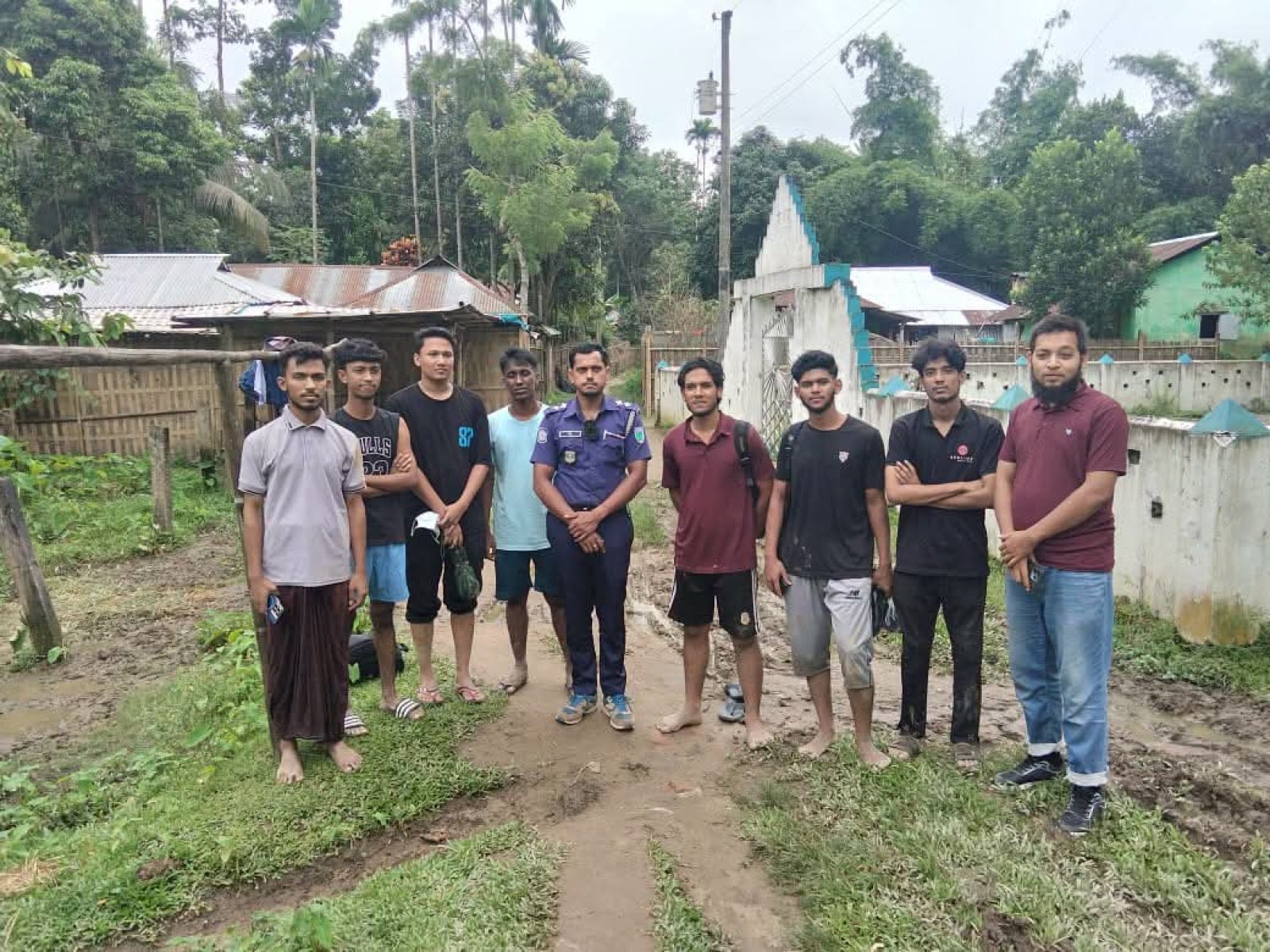 ৯৯৯-এ ফোন, দেড় ঘণ্টার অভিযানে হামহাম থেকে উদ্ধার ১০ পর্যটক
