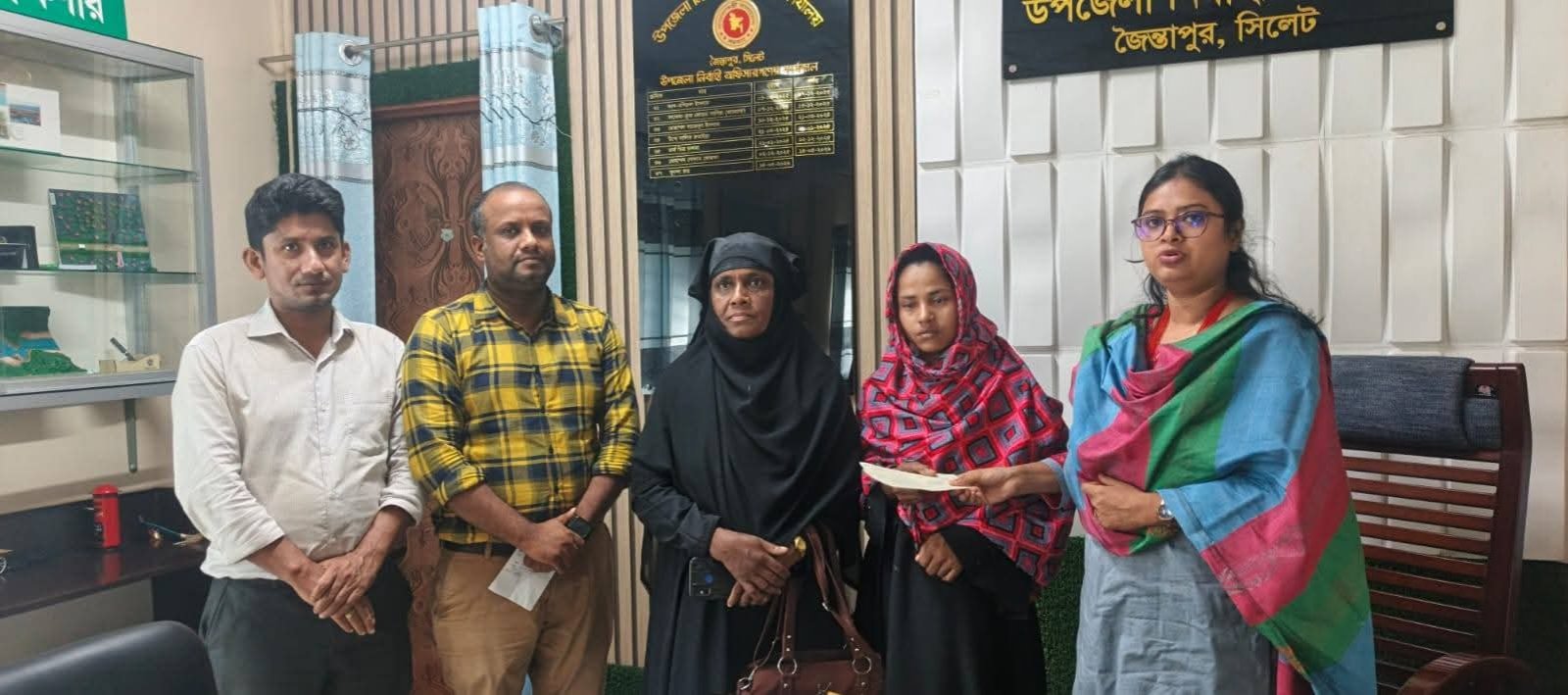 দুর্ঘটনায় আহত দুই শিশুর পাশে জৈন্তাপুর প্রশাসন, চিকিৎসায় আর্থিক সহায়তা