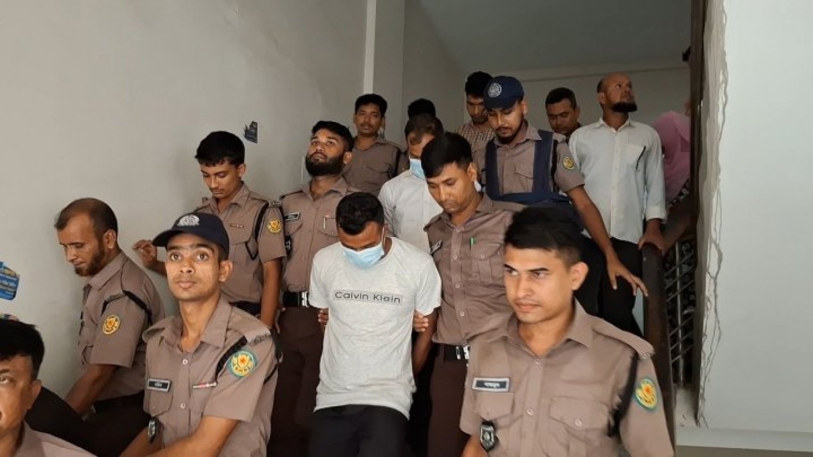 চাকরিতে যোগ দিতে এসে পুলিশের জালে, রিমান্ডে ৩ আসামি