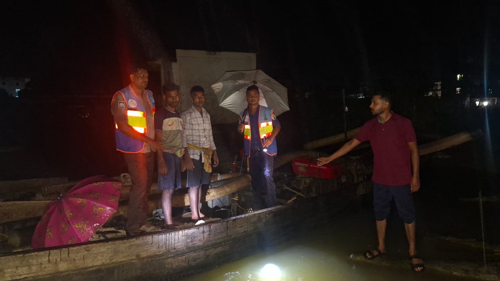 ছাতকে অবৈধ বালু উত্তোলনে অভিযান: ২ ড্রেজার জব্দ, আটক ২