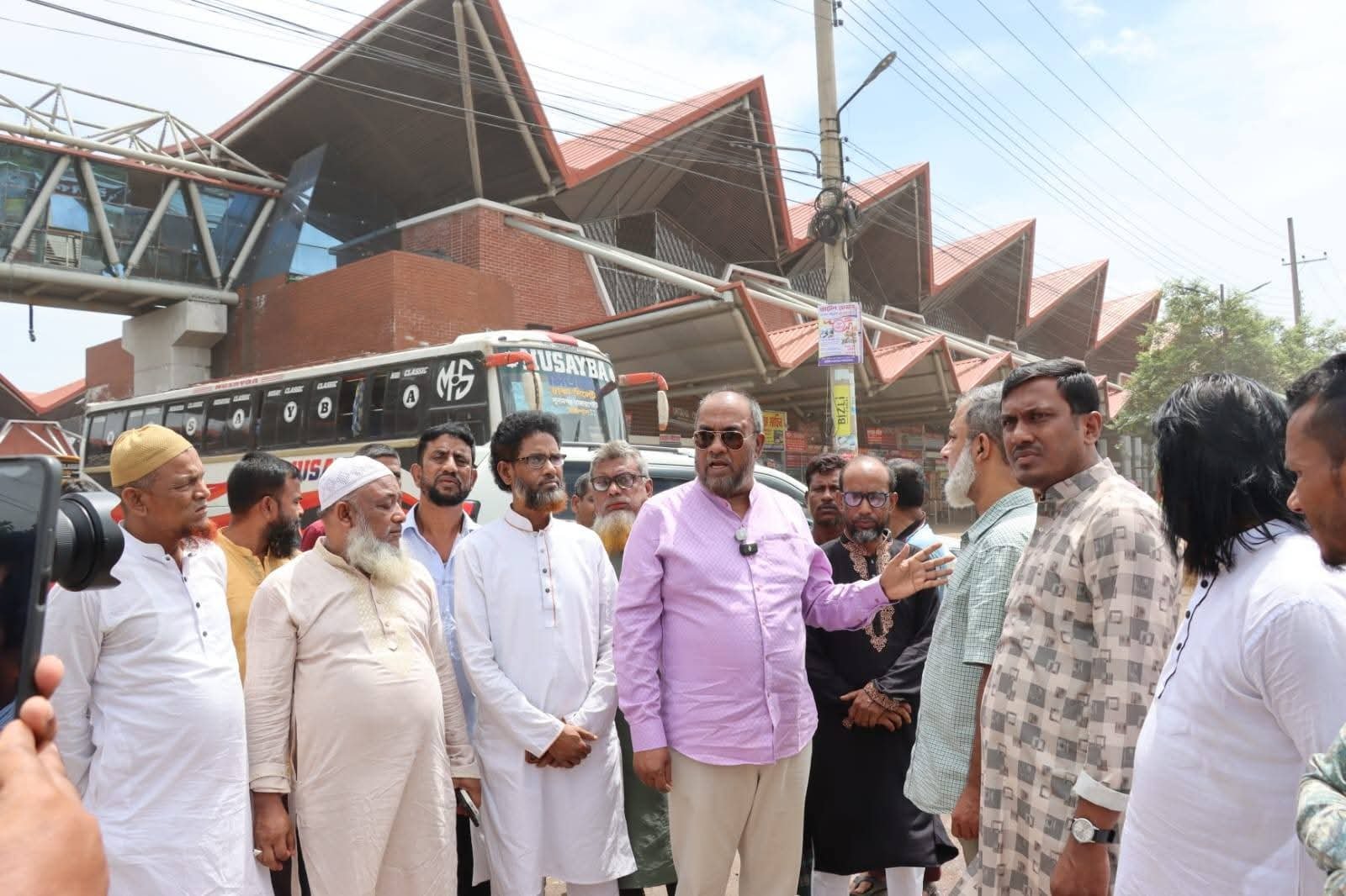 দক্ষিণ সুরমা বাস টার্মিনাল সড়ক দ্রুত সংস্কারের আহ্বান সিসিক প্রশাসকের