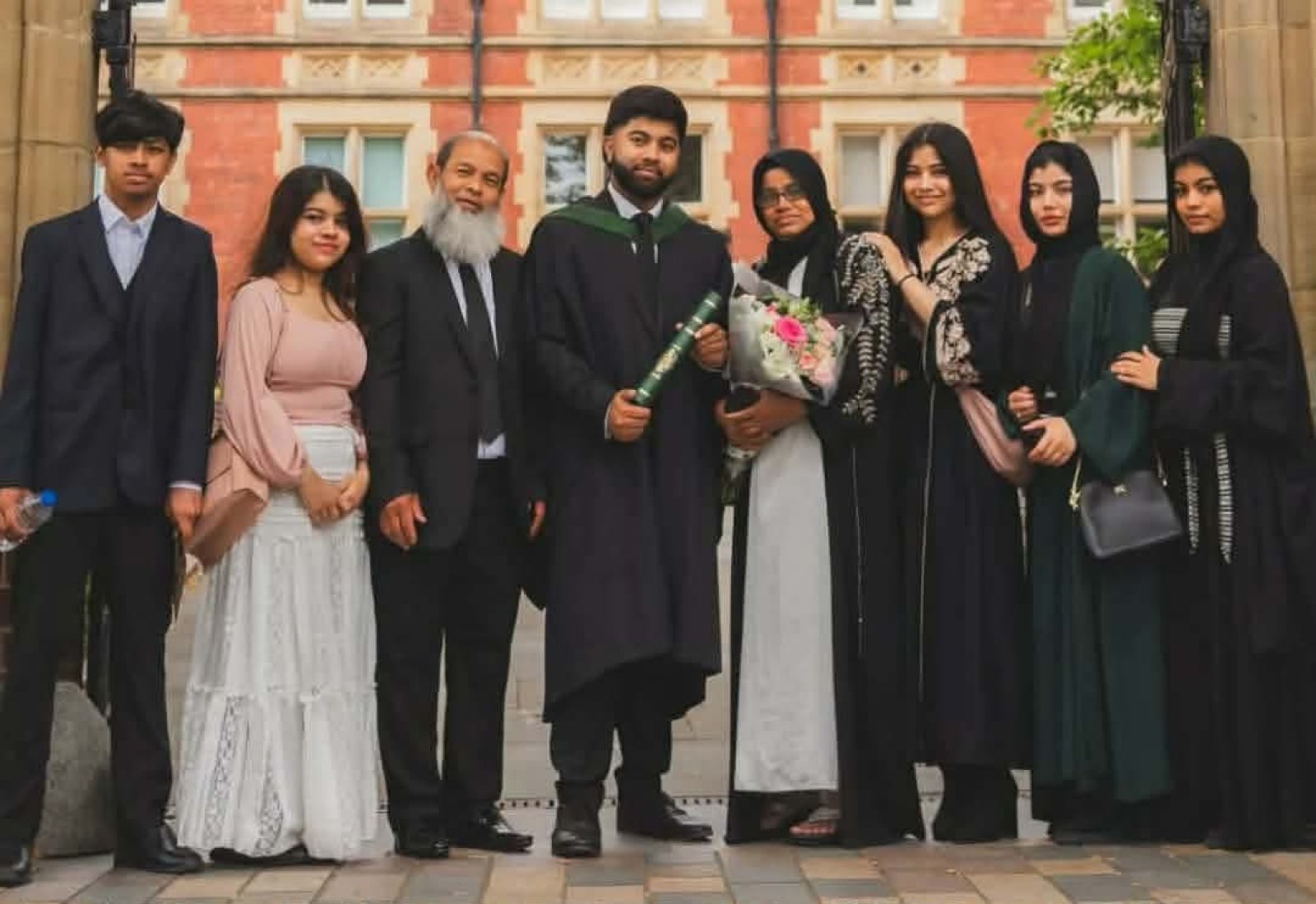 লিডস ইউনিভার্সিটি থেকে ‘পলিটিক্স’-এ ব্যাচেলর ডিগ্রি অর্জন বিশ্বনাথের কৃতি সন্তান ইছমাইল উদ্দিনের