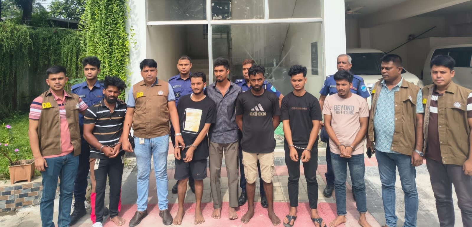 গৃহকর্তা হত্যা ও ডাকাতির ঘটনায় আন্তঃজেলা ডাকাতচক্রের ৭ সদস্য গ্রেপ্তার