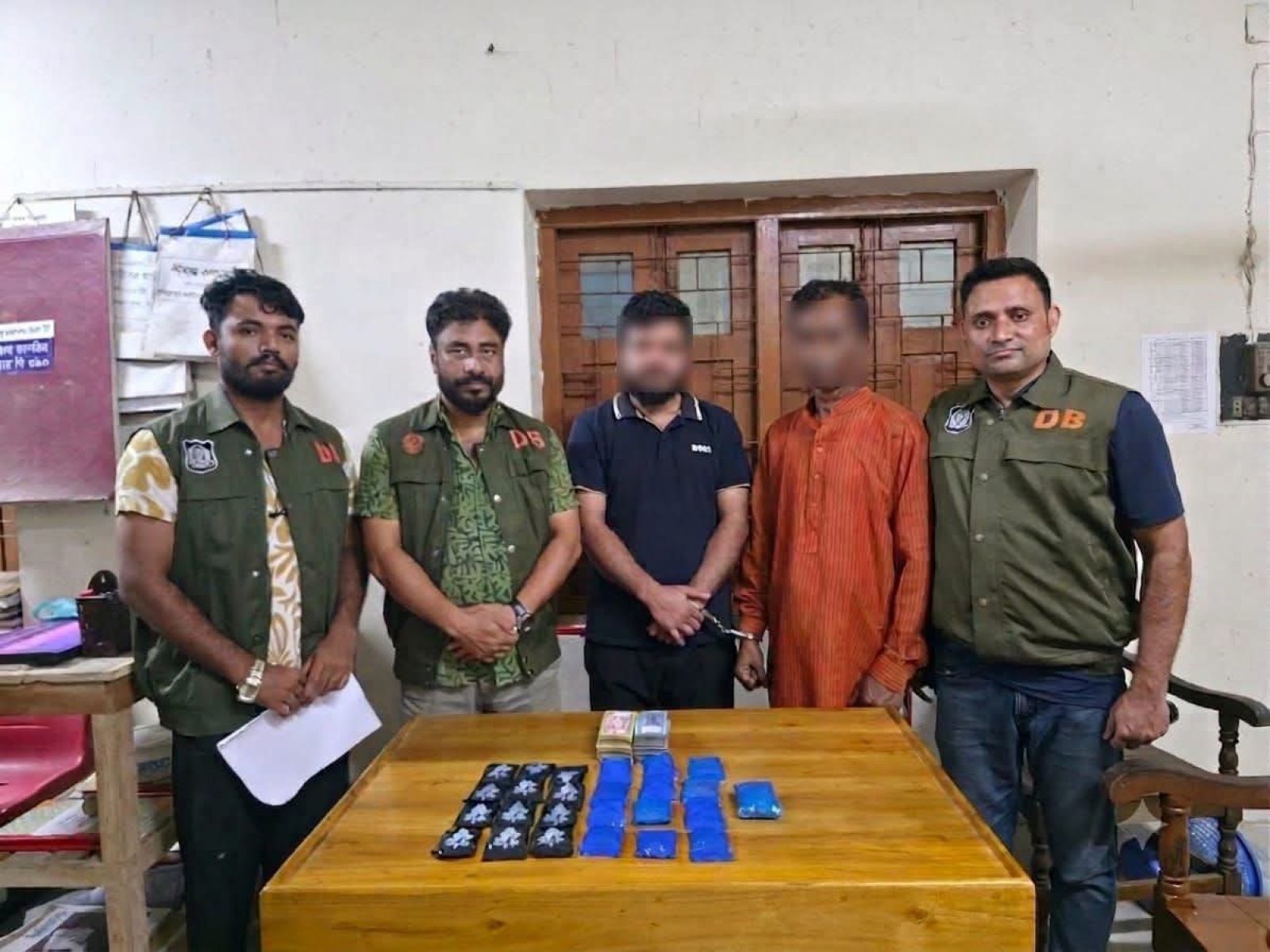 জৈন্তাপুরে ডিবির অভিযানে ৫ হাজার ইয়াবা উদ্ধার, গ্রেপ্তার ২