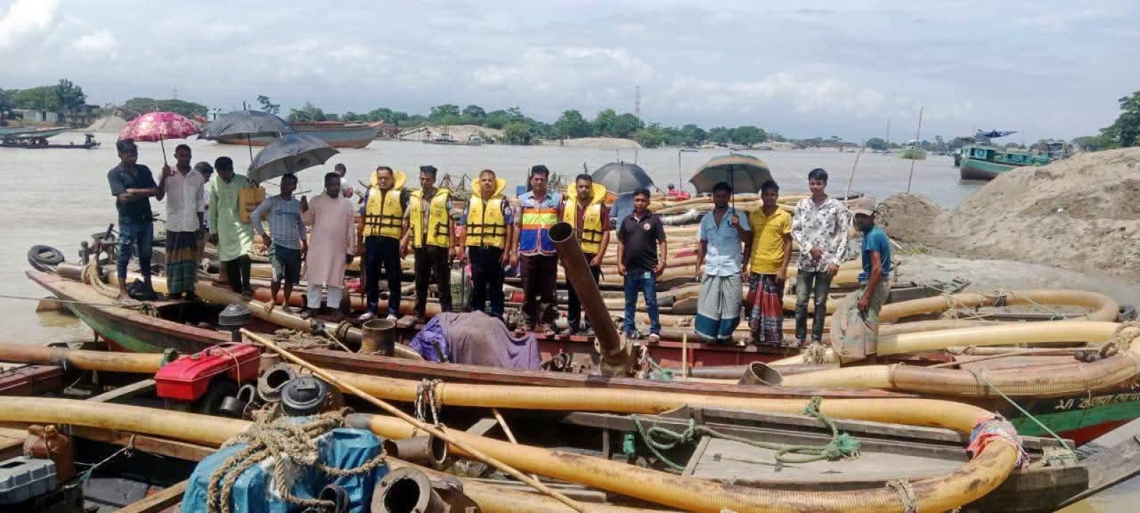 নদীভাঙন ঠেকাতে নৌ পুলিশের সাঁড়াশি অভিযান, আটক ৯