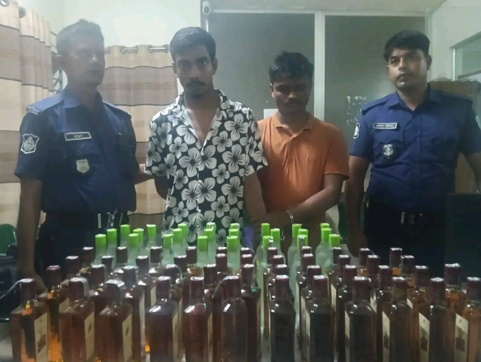 কোম্পানীগঞ্জে পুলিশের অভিযানে ৬৬ বোতল ভারতীয় মদ উদ্ধার, গ্রেপ্তার ২