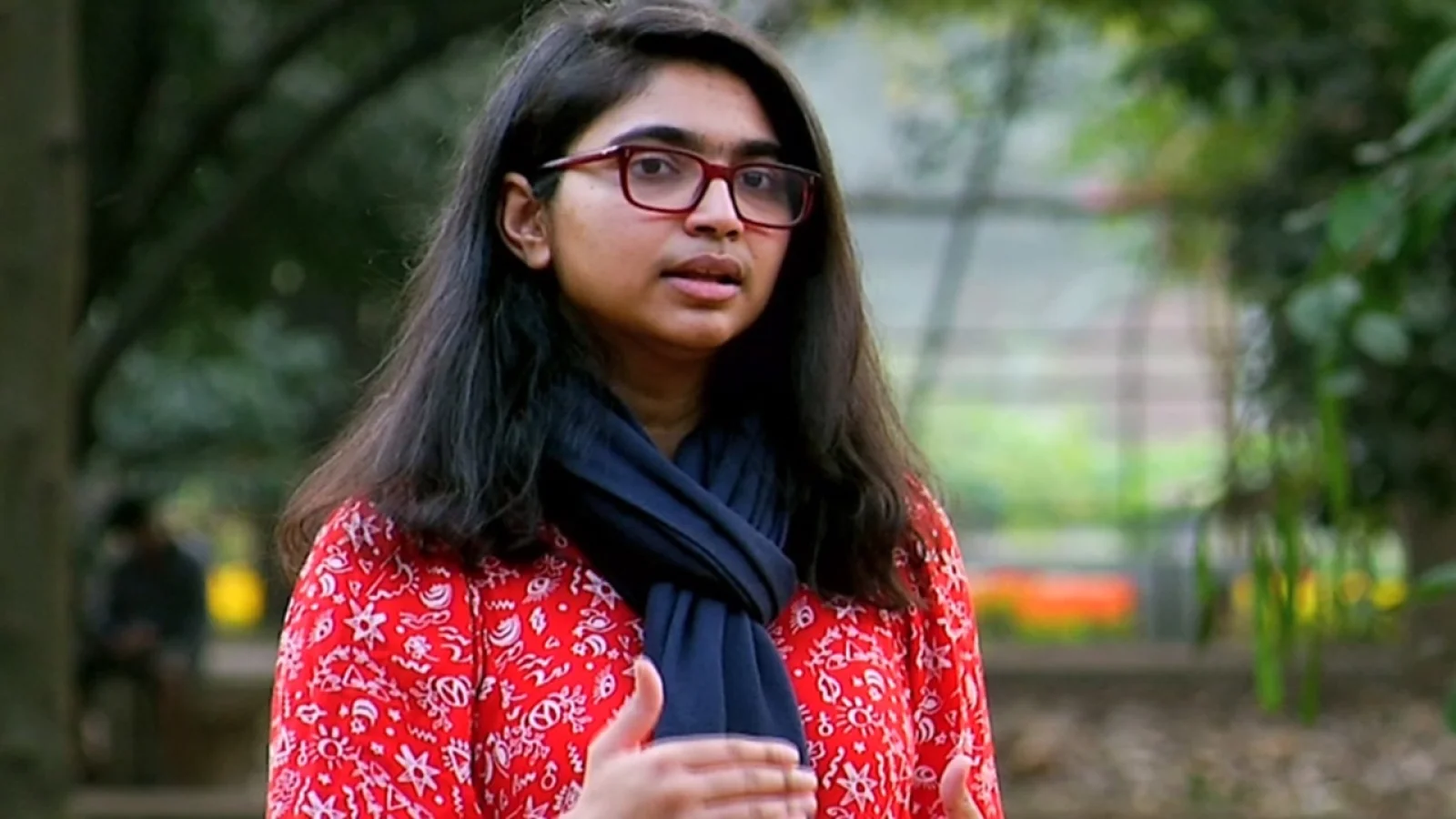 রাজনীতির দুই চিত্র তুলে ধরে প্রশ্ন তুললেন তাসনিম জারা।