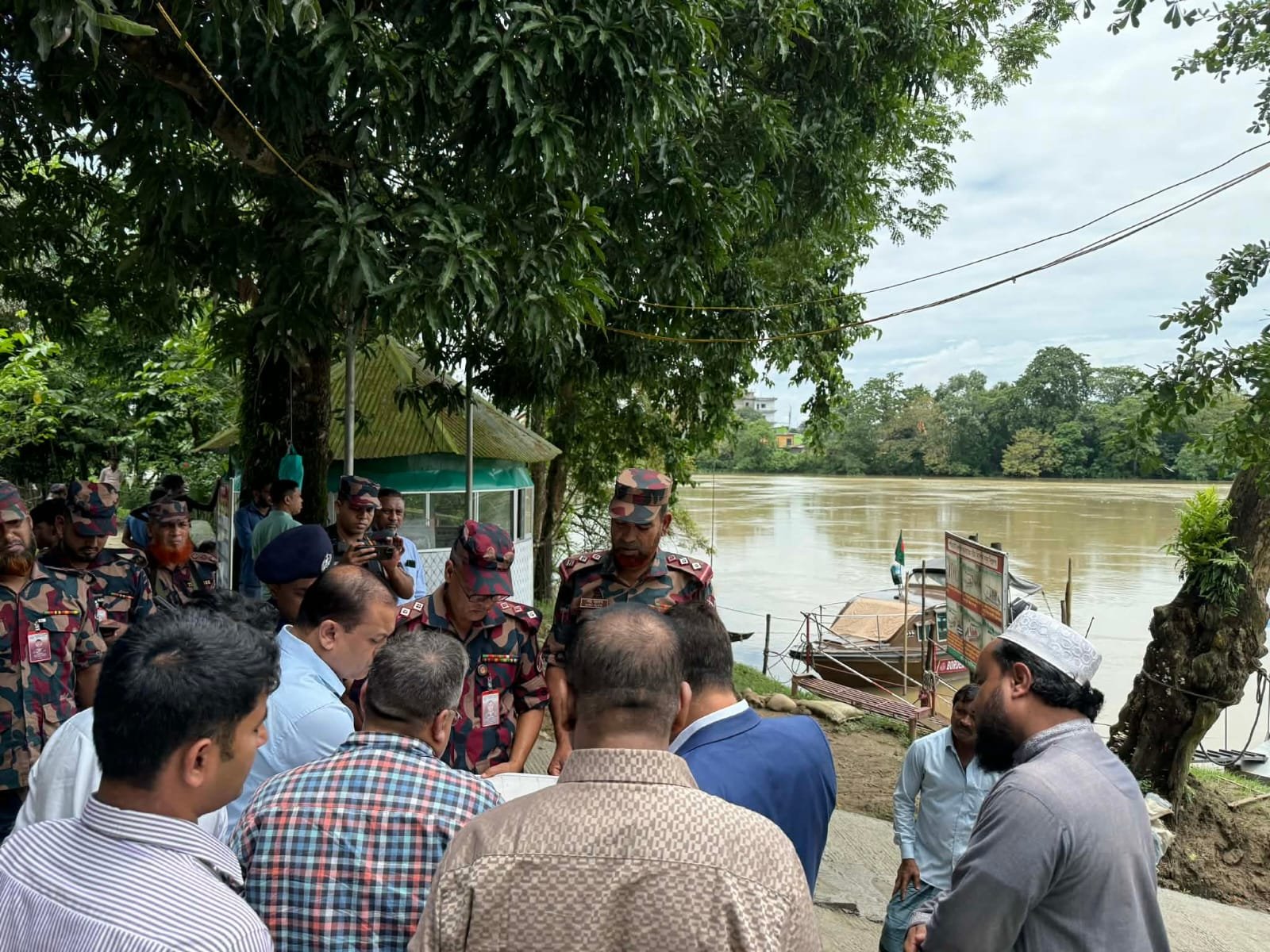 সীমান্ত ভাঙন পরিদর্শনে জকিগঞ্জে ভূমি রেকর্ড ও জরিপ অধিদপ্তরের মহাপরিচালক