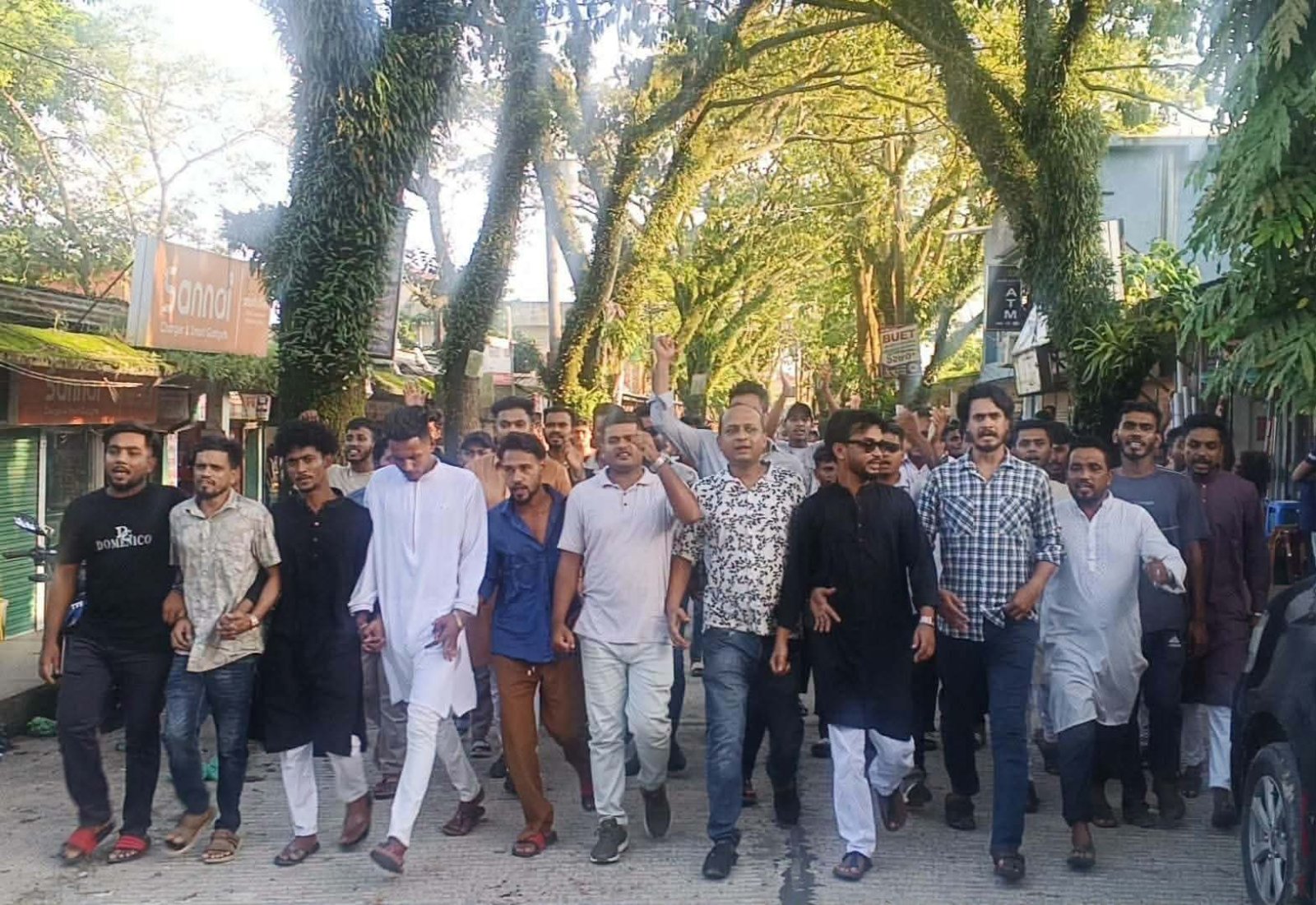 শান্তিগঞ্জে জামায়াত-শিবিরের বক্তব্যের প্রতিবাদে ছাত্রদলের বিক্ষোভ