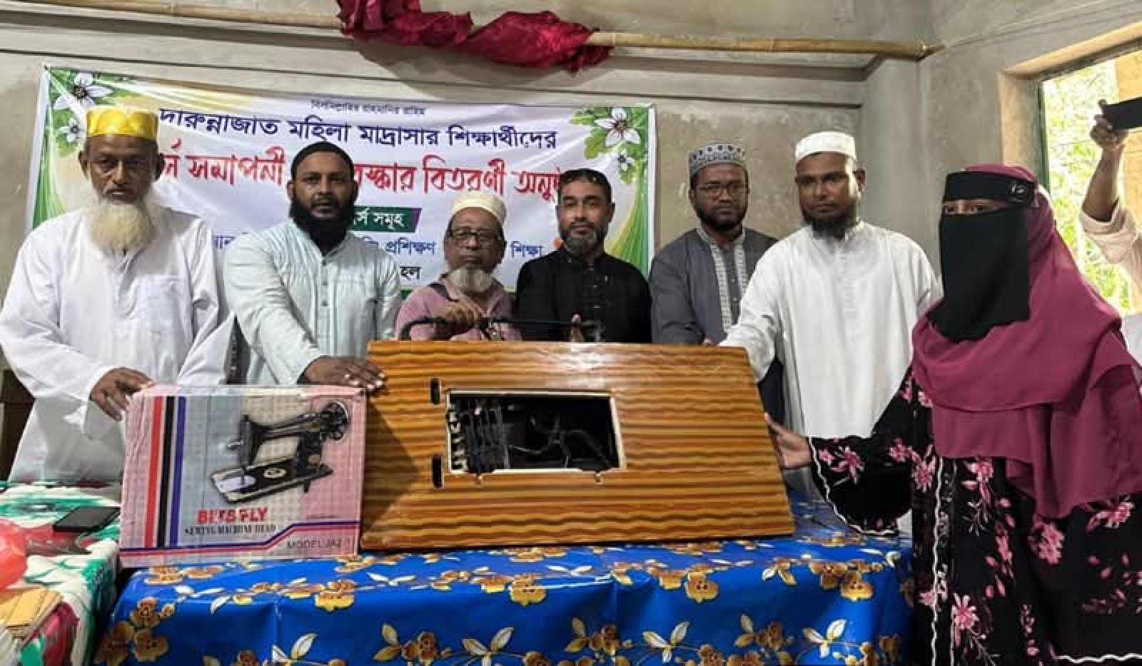 বিশ্বনাথে দারুন নাজাত মহিলা মাদ্রাসায় সেলাই মেশিন, সার্টিফিকেট ও পুরস্কার বিতরণ