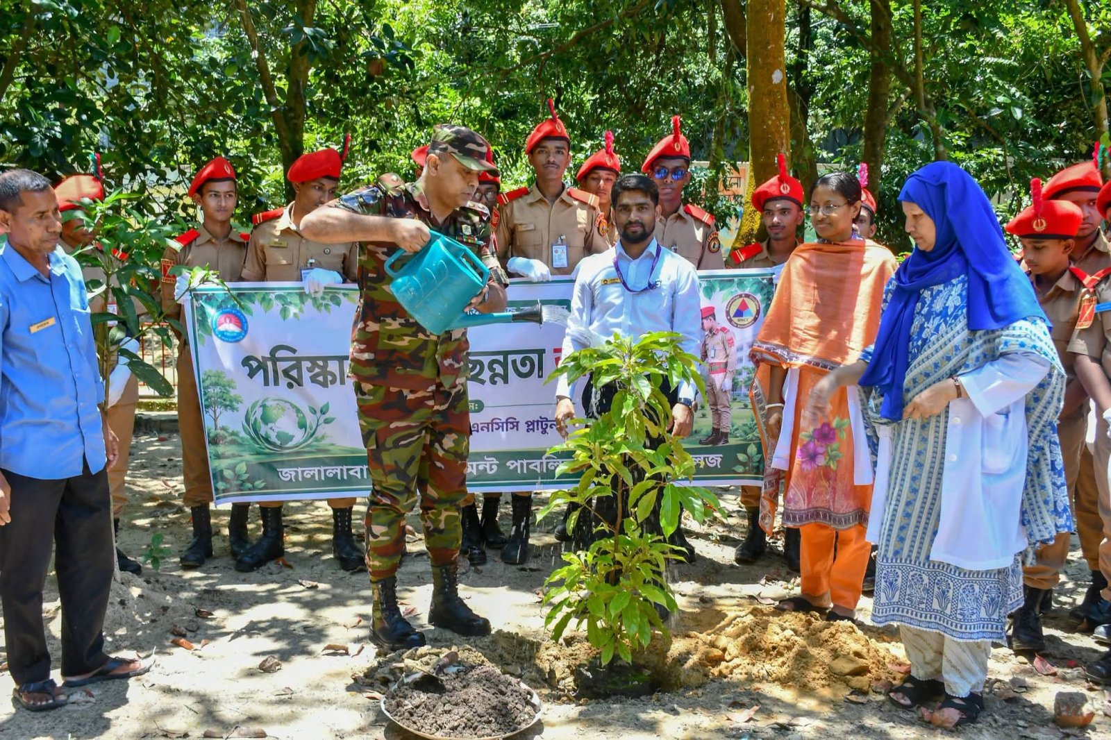 জেসিপিএসসিতে বিএনসিসি ক্যাডেটদের পরিচ্ছন্নতা অভিযান, নেতৃত্বে অধ্যক্ষ