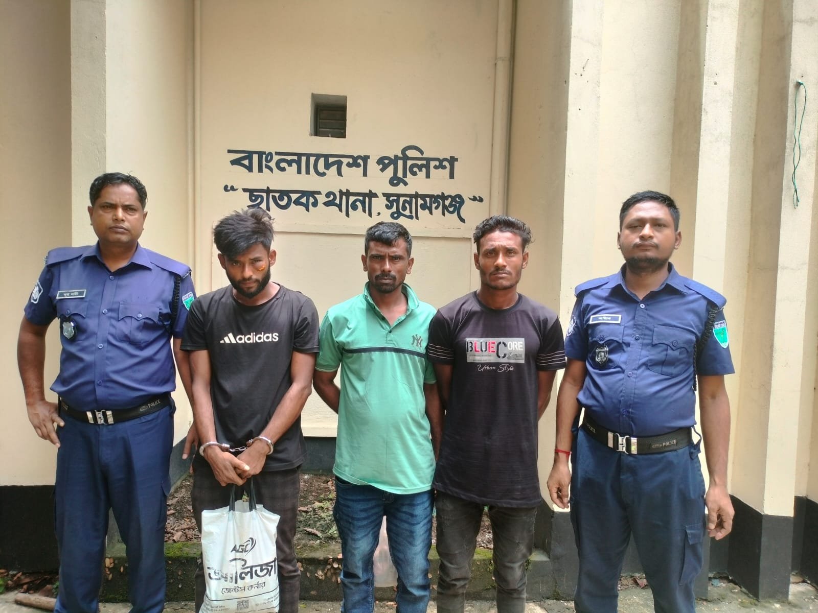 ছাতকে ৩৭ পিস ইয়াবাসহ গ্রেপ্তার ১, ওয়ারেন্টভুক্ত আরও ২