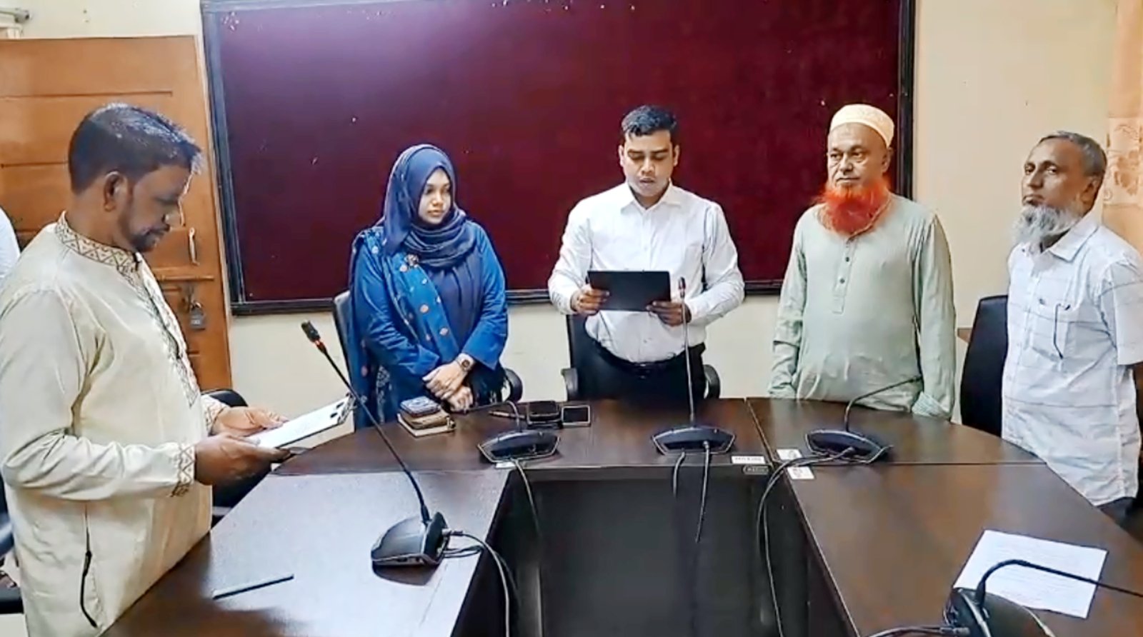 প্রায় ৫ বছর পর ন্যায়বিচার, বড়লেখার ইউপি সদস্য হিসেবে শপথ নিলেন রশিদ আহমদ সোনাম