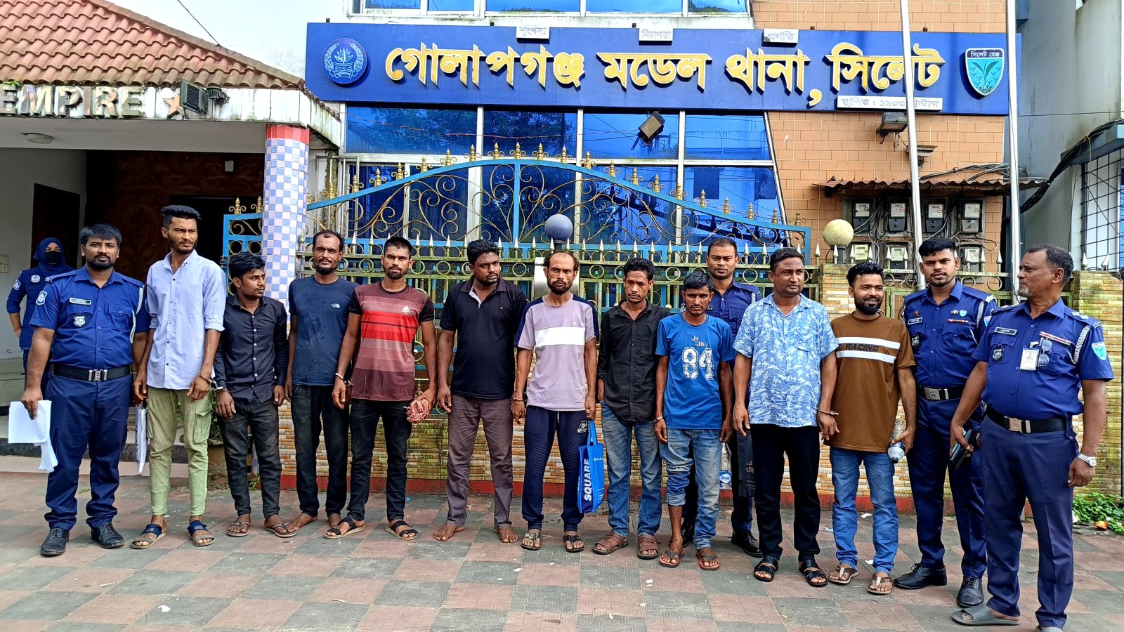 গোলাপগঞ্জে পুলিশের বিশেষ অভিযান, যুবলীগ নেতা এনামসহ গ্রেপ্তার ১০