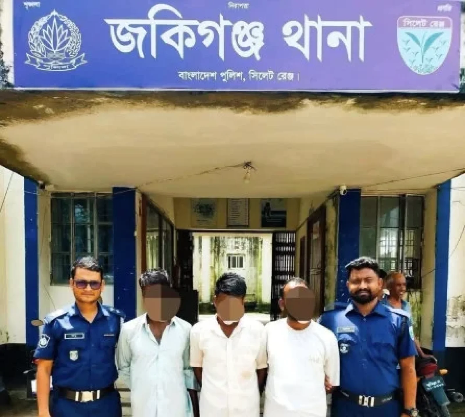 জকিগঞ্জে ডাকাতি প্রস্তুতিকালে পুলিশের ওপর হামলার মামলার আসামিসহ গ্রেফতার ৩