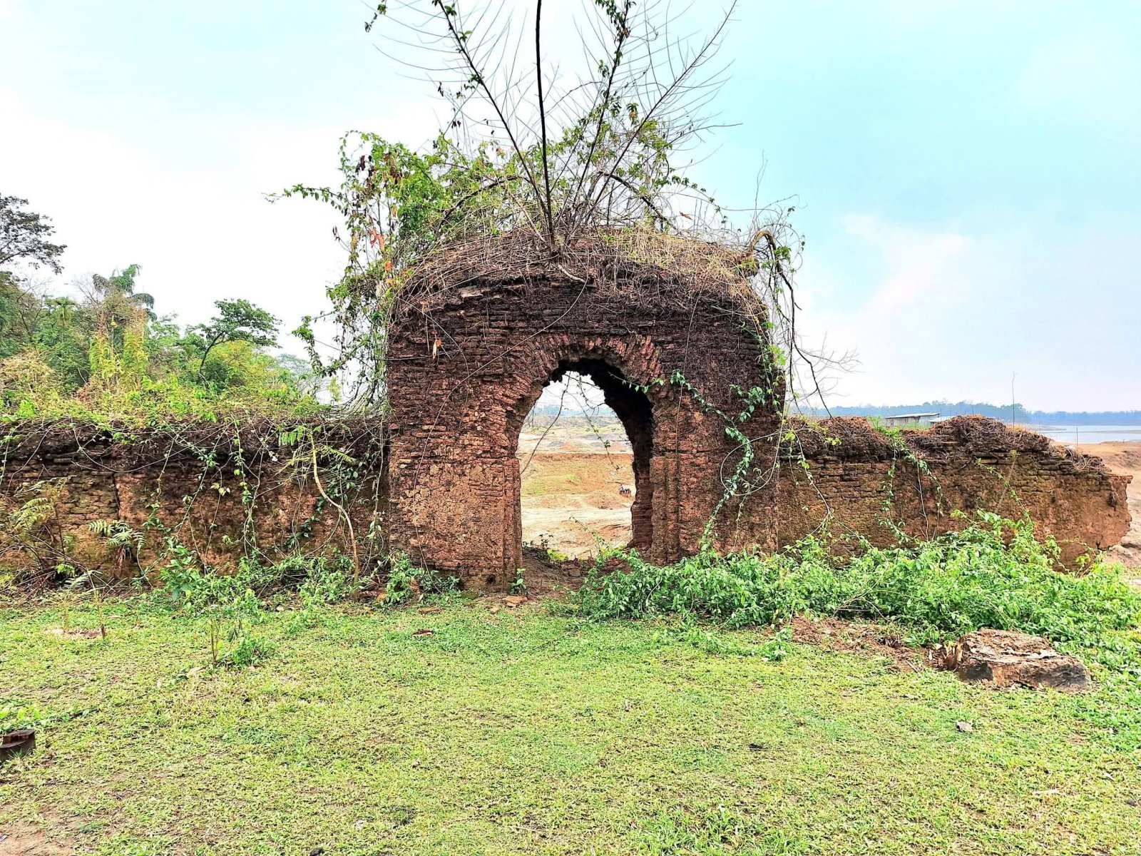 জাফলং রাজবাড়ির ইতিহাস: হারিয়ে যাওয়া মালনিয়াং রাজ্যের রাজধানী থেকে জৈন্তিয়ার খেলুরাজ